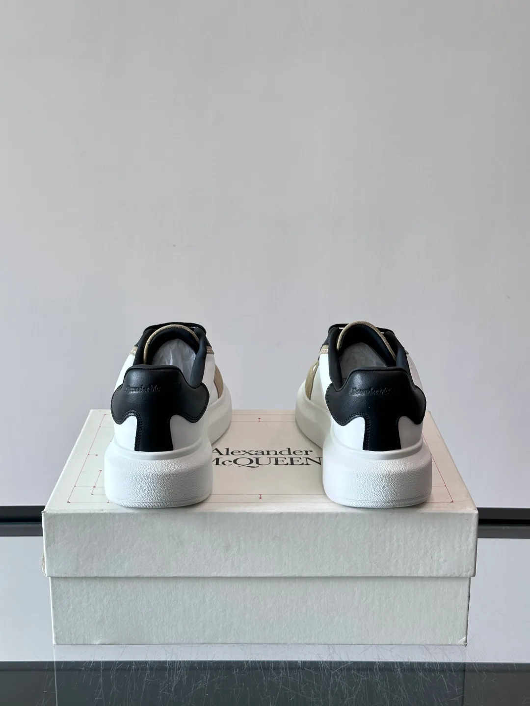 Women's Sneakers ALEXANDER MCQUEEN 17200127