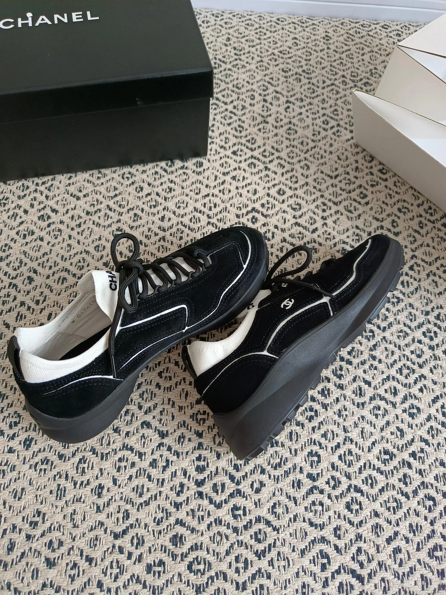 Women's Sneakers CHANEL 18475419