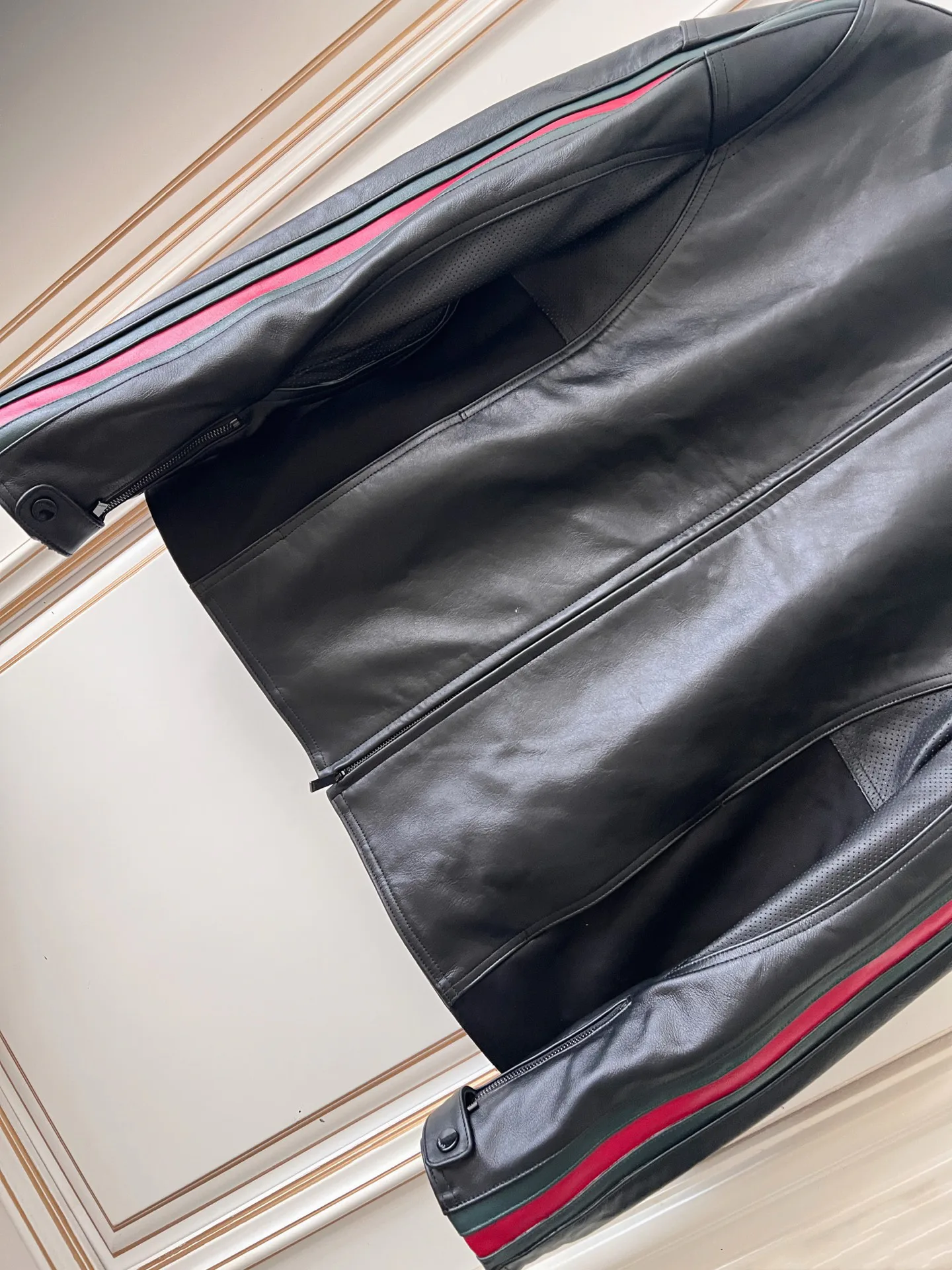 Women's Leather Jackets And Sheepskin Coats GUCCI 18408974