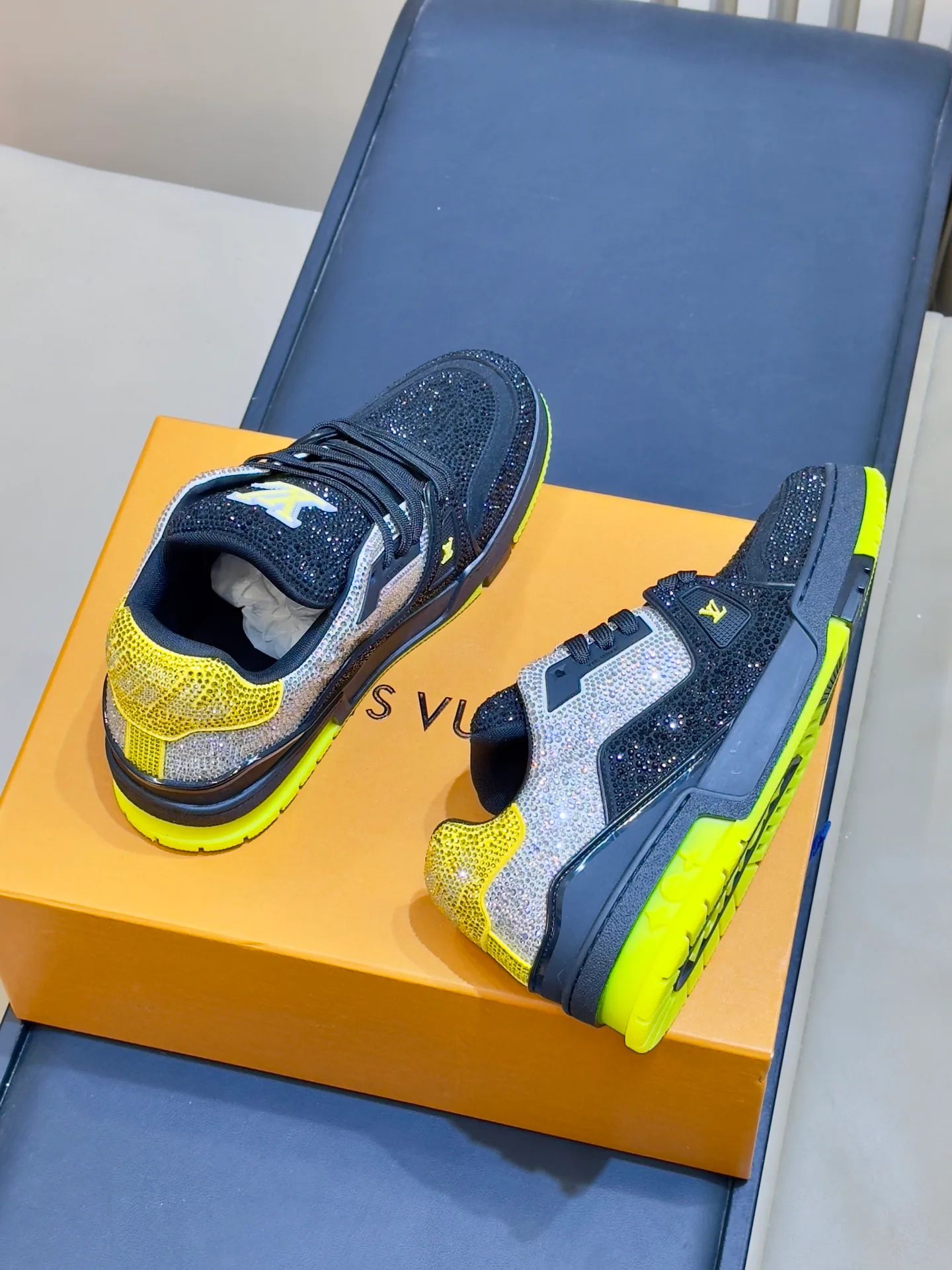 Women's Sneakers LOUIS VUITTON 18073554