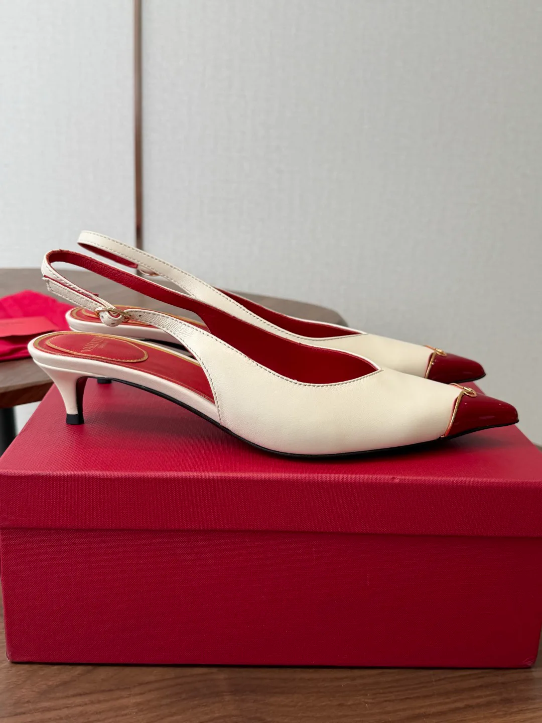 Women's Open-Toe Sandals VALENTINO 17364704