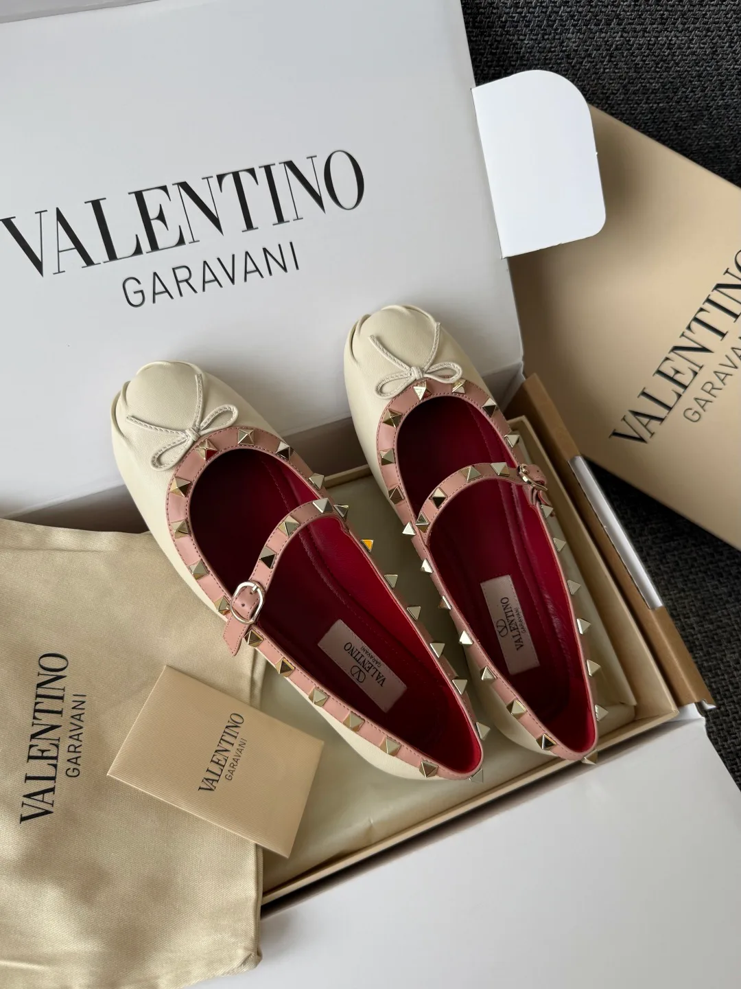 Women's Ballet Flats VALENTINO 18243750