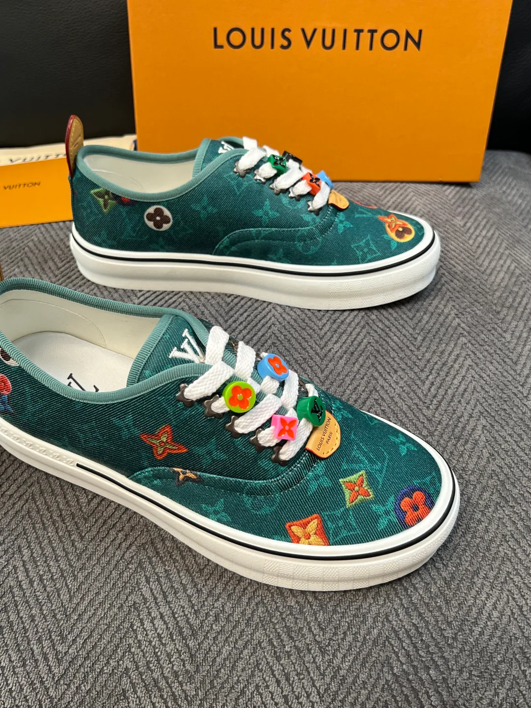 Men's Sneakers LOUIS VUITTON 18495407