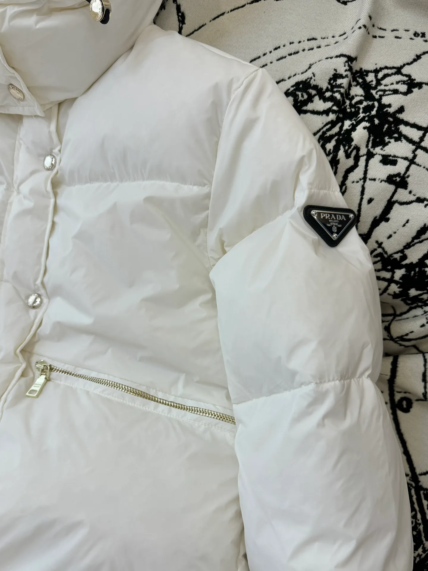 Women's Jackets And Down Jackets PRADA 18133795