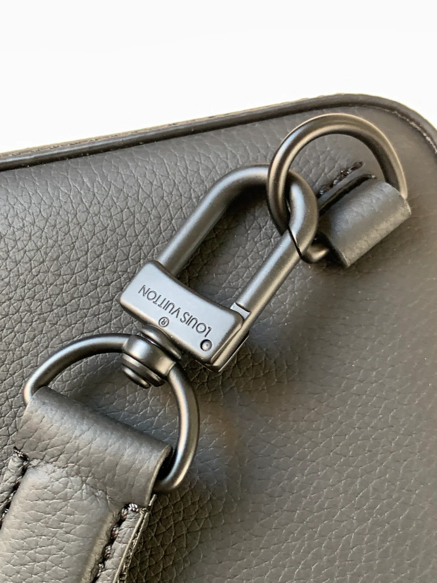 Women's Shoulder Bags LOUIS VUITTON 17948720