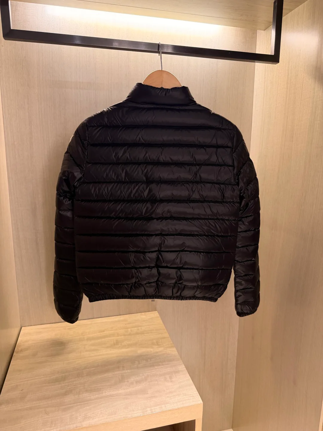 Women's Jackets And Down Jackets MONCLER 16890554