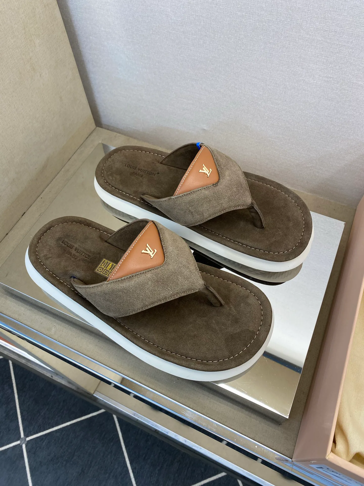 Men's Flip-Flops LOUIS VUITTON 17706368