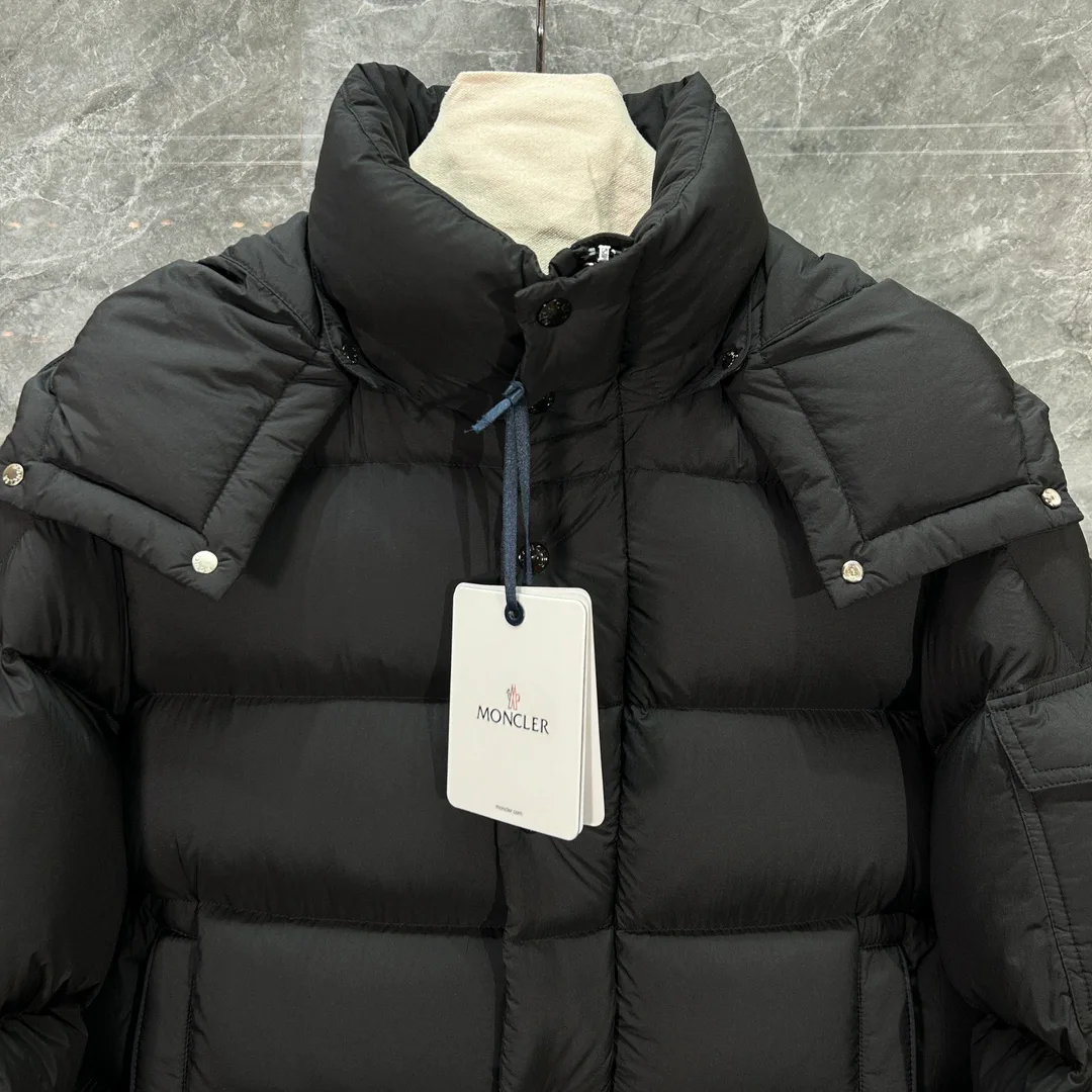 Women's Jackets And Down Jackets MONCLER 18134087