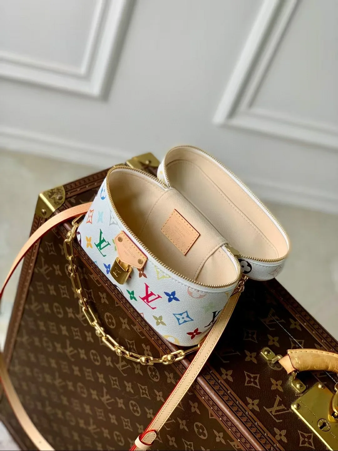 Women's Classic Handbags LOUIS VUITTON 18148121