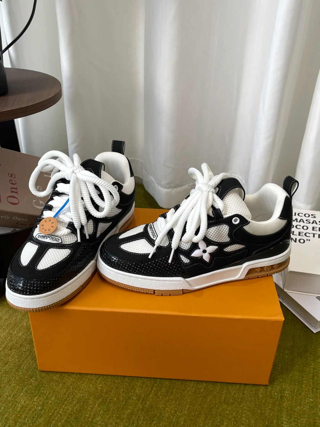 Women's Sneakers LOUIS VUITTON 18062838