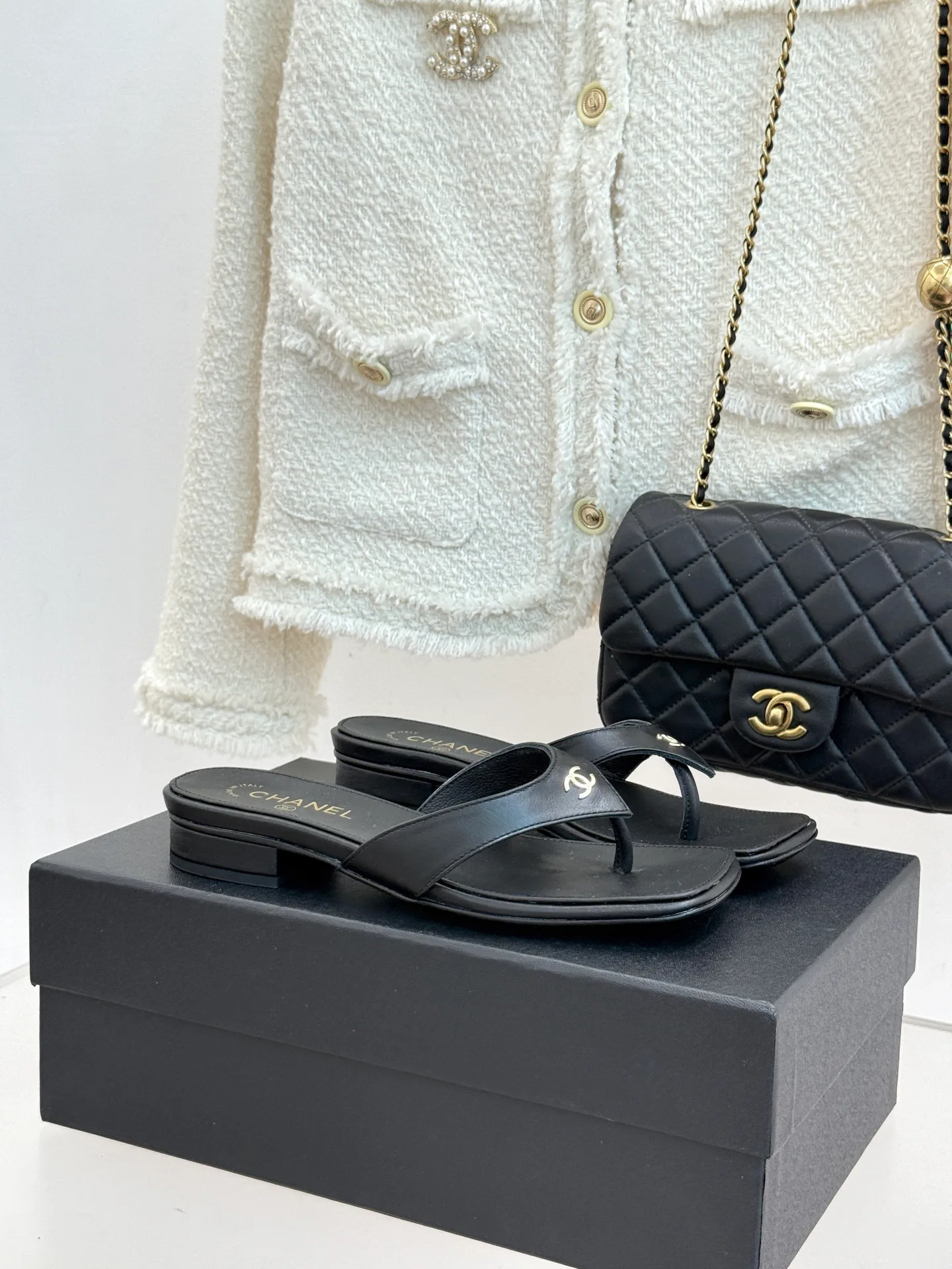 Women's Flip-Flops CHANEL 17724126