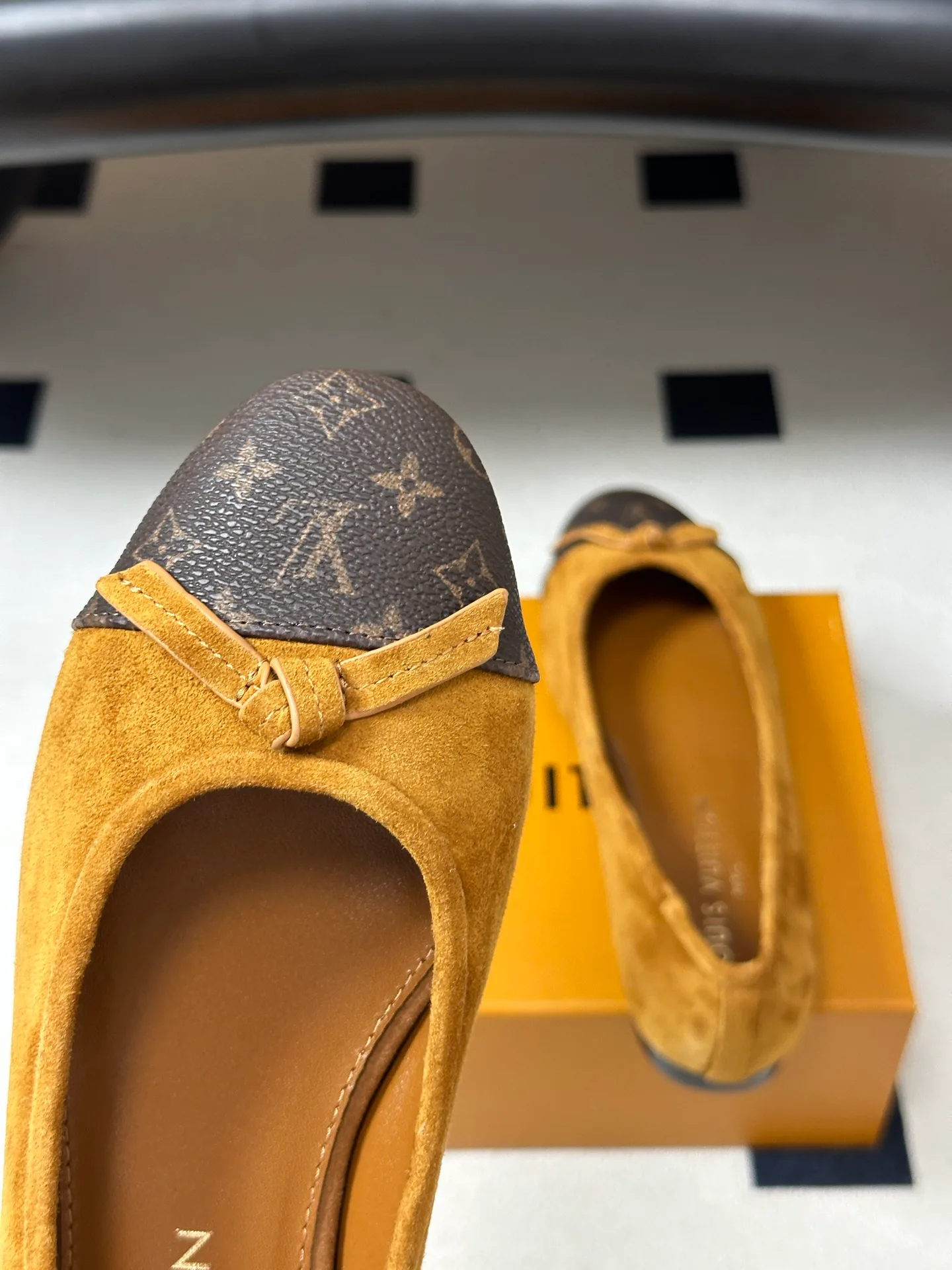 Women's Ballet Flats LOUIS VUITTON 18049407