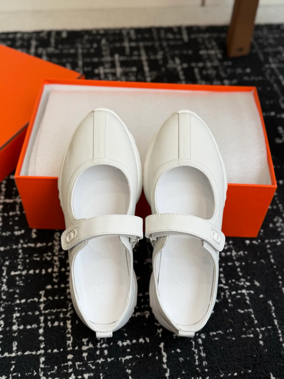 Кроссовки Женские Hermes 18610759