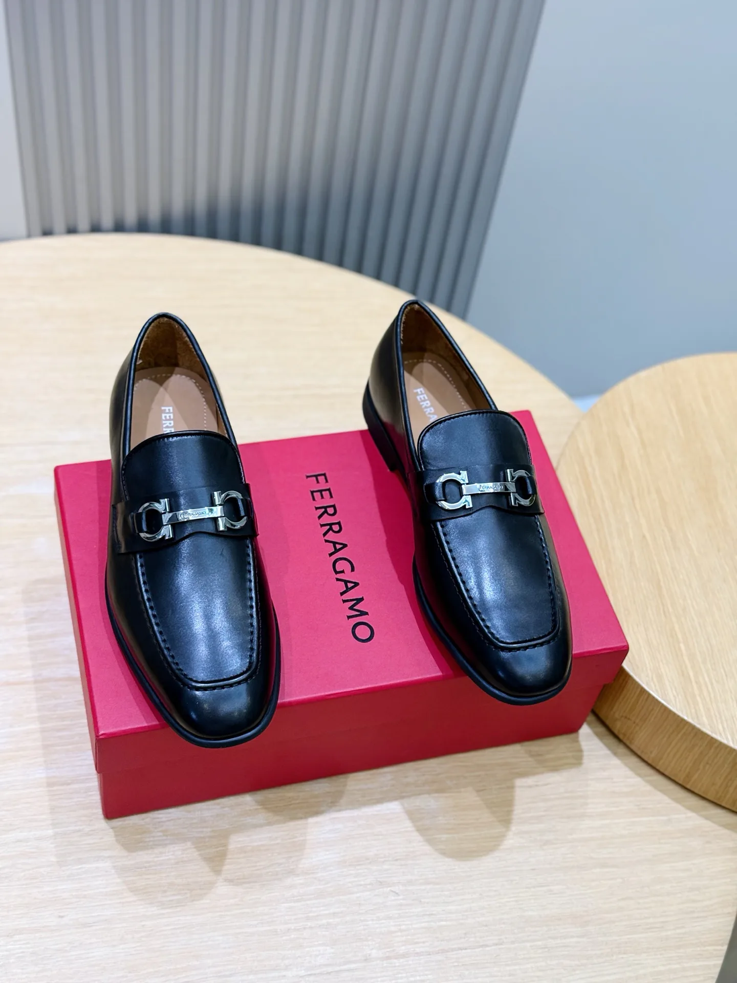 Men's Loafers And Dress Shoes SALVATORE FERRAGAMO 18101482