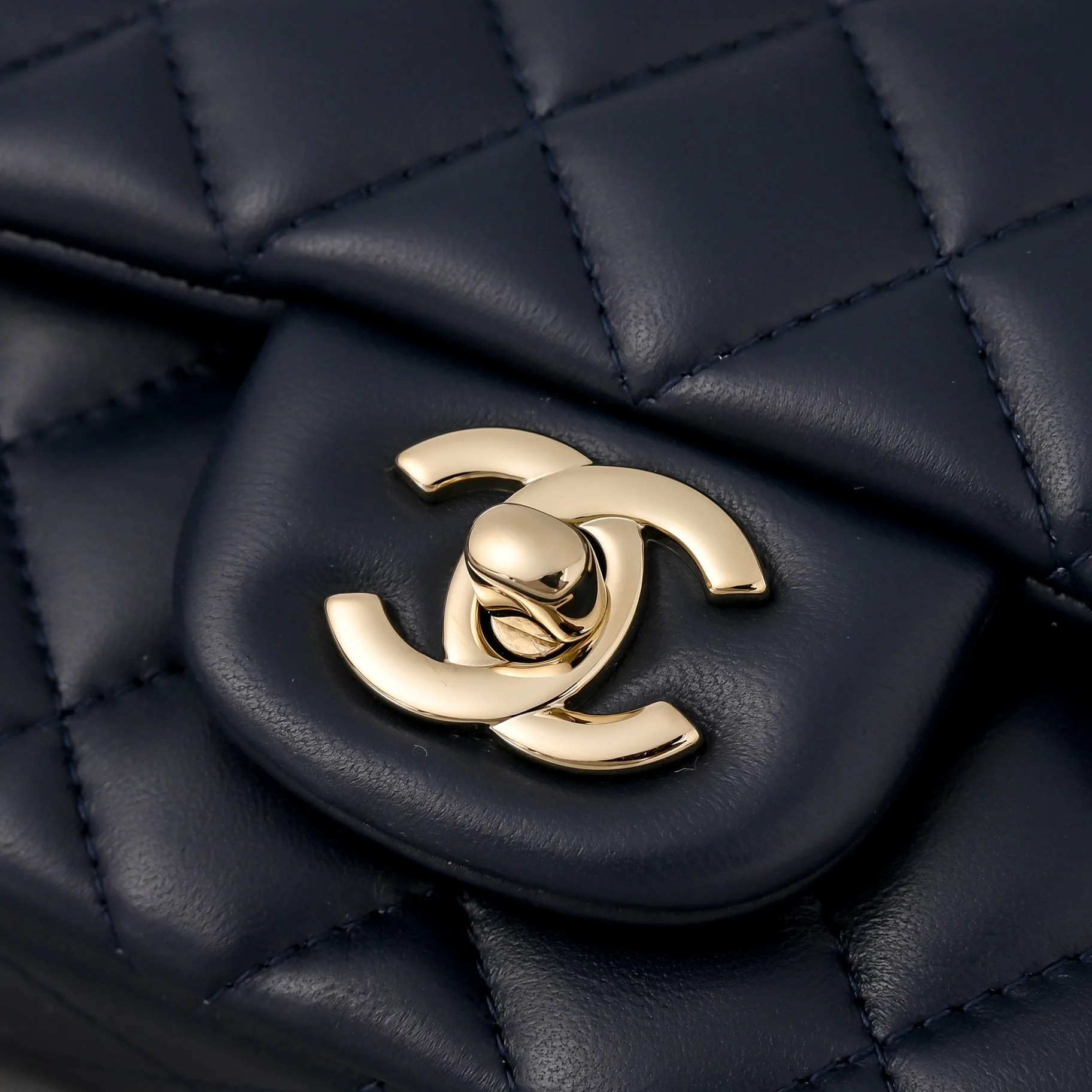 Women's Classic Handbags CHANEL 18207678