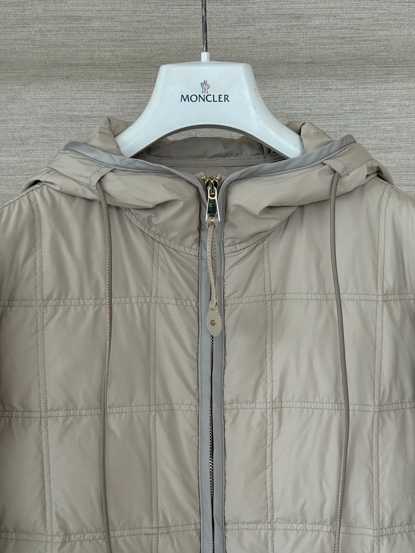 Women's Jackets And Down Jackets MONCLER 18491946