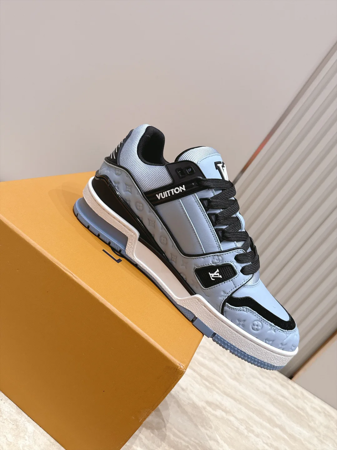 Women's Sneakers LOUIS VUITTON 17866562
