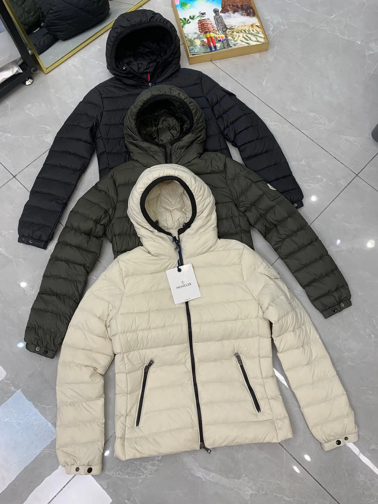Women's Jackets And Down Jackets MONCLER 18111781