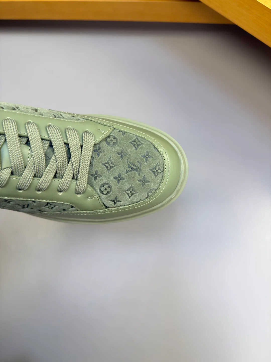 Women's Sneakers LOUIS VUITTON 17765803