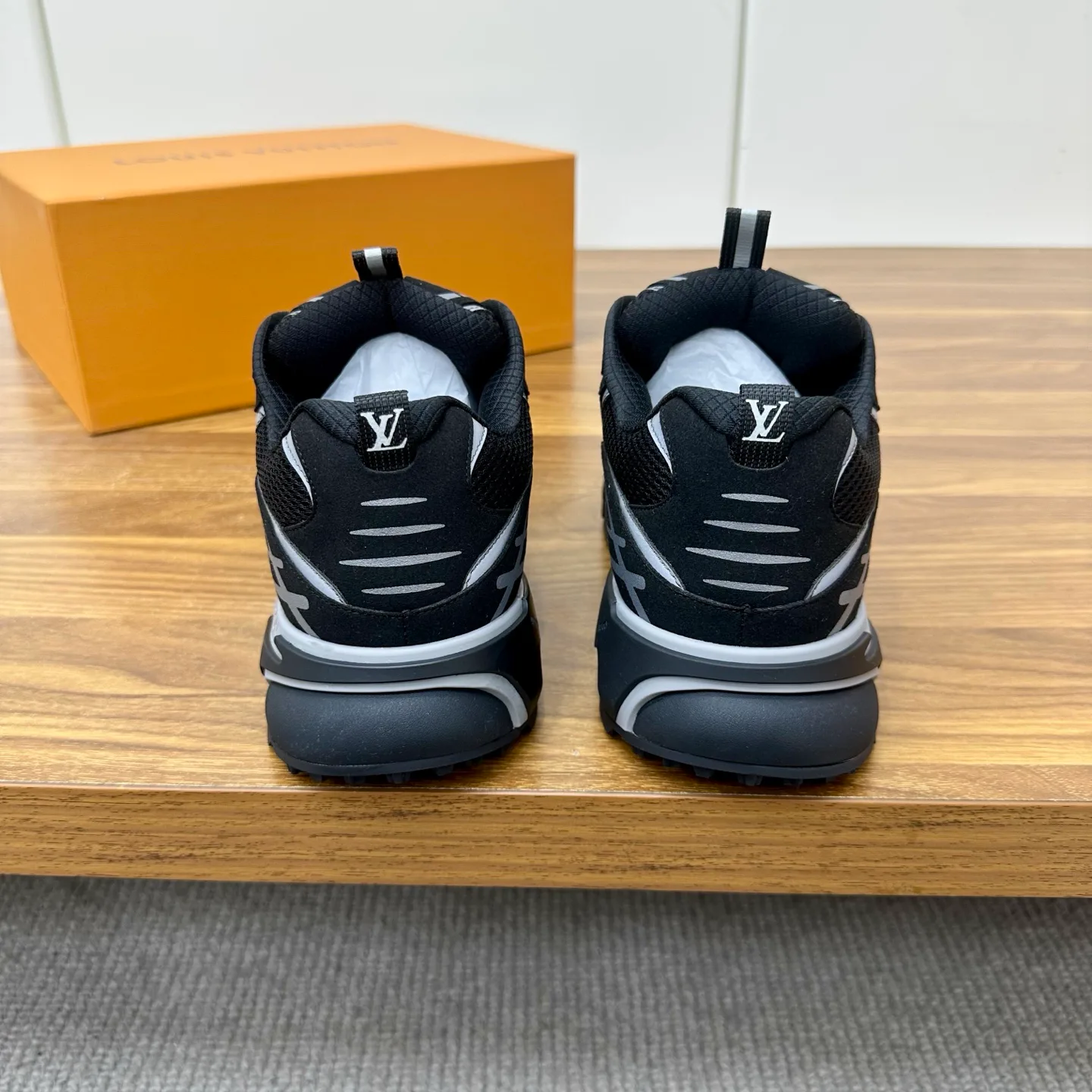 Men's Sneakers LOUIS VUITTON 17477024