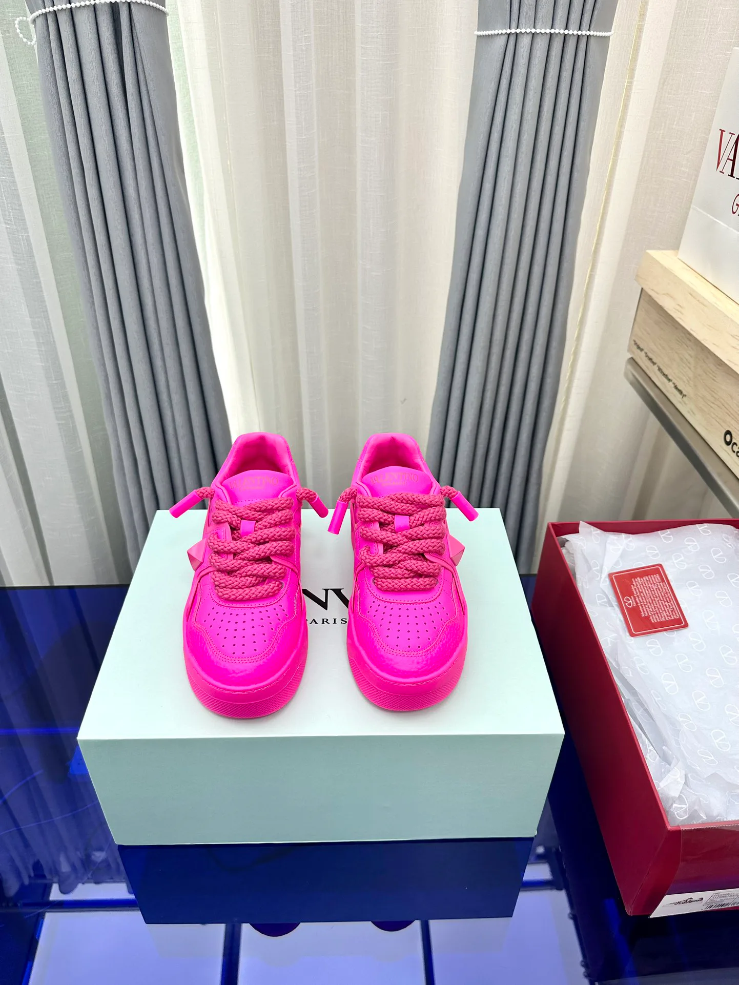Women's Sneakers VALENTINO 17948609