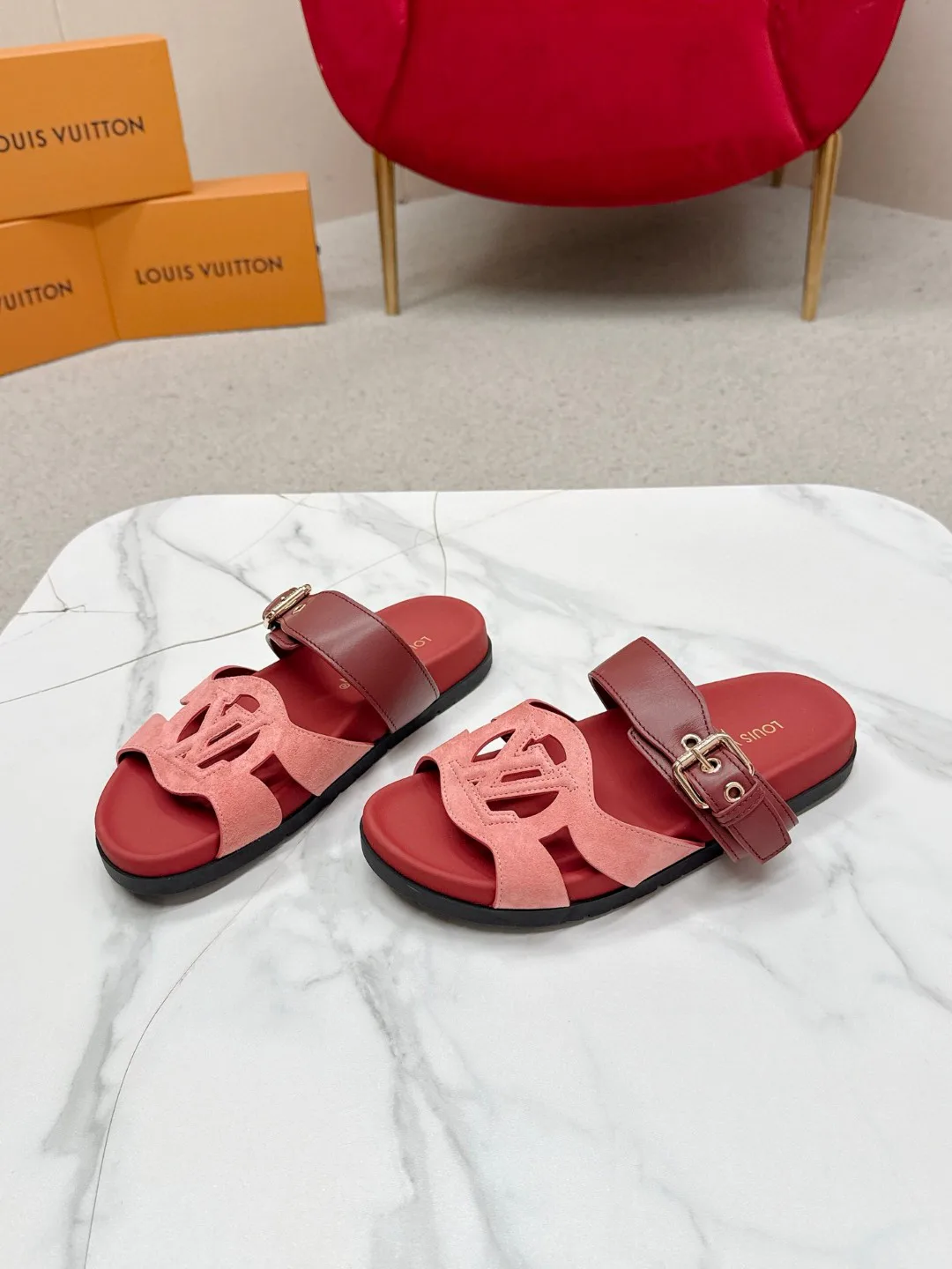 Women's Flip-Flops LOUIS VUITTON 18235702