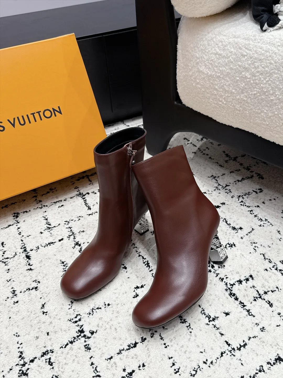 Women's Booties LOUIS VUITTON 18454419