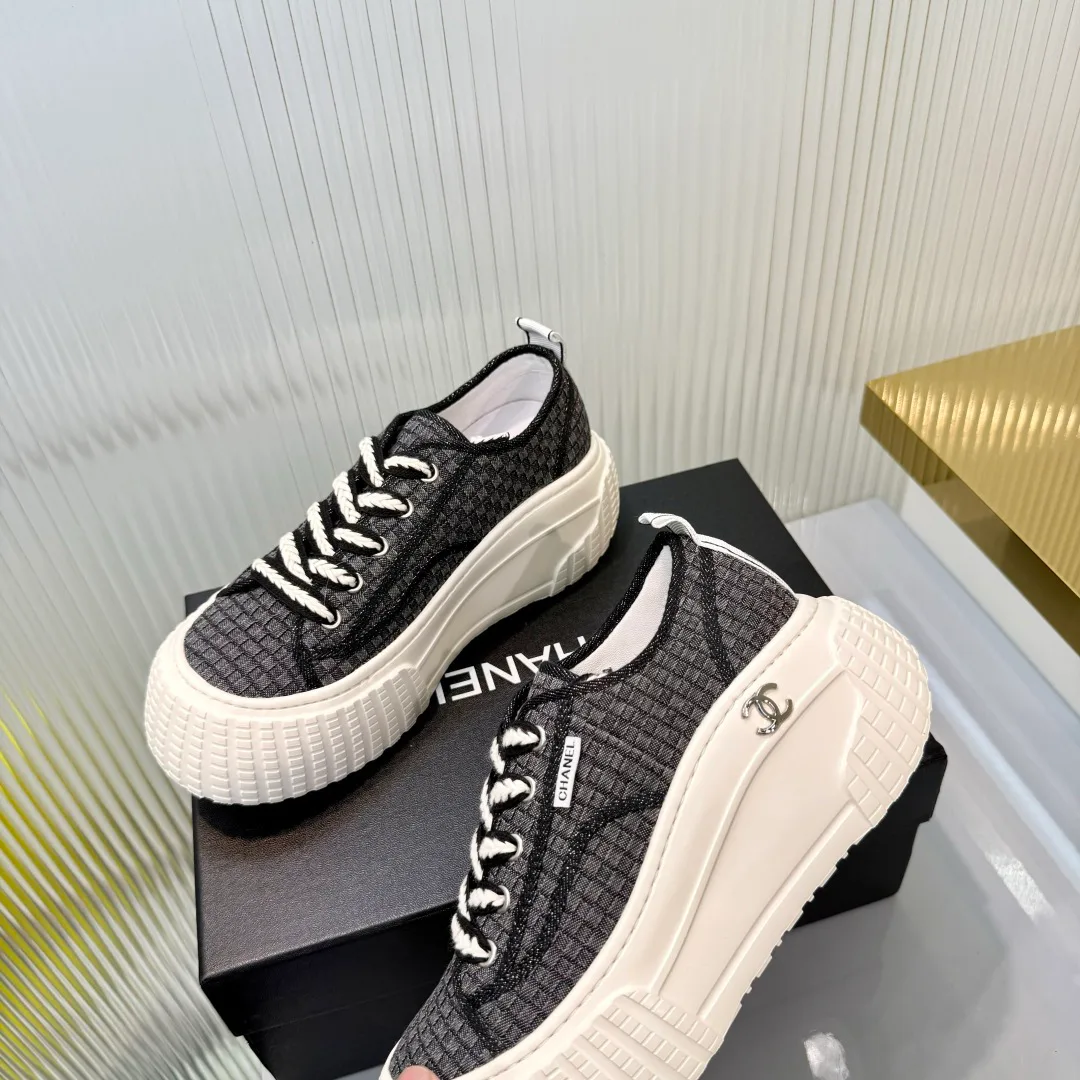 Women's Sneakers CHANEL 18366990