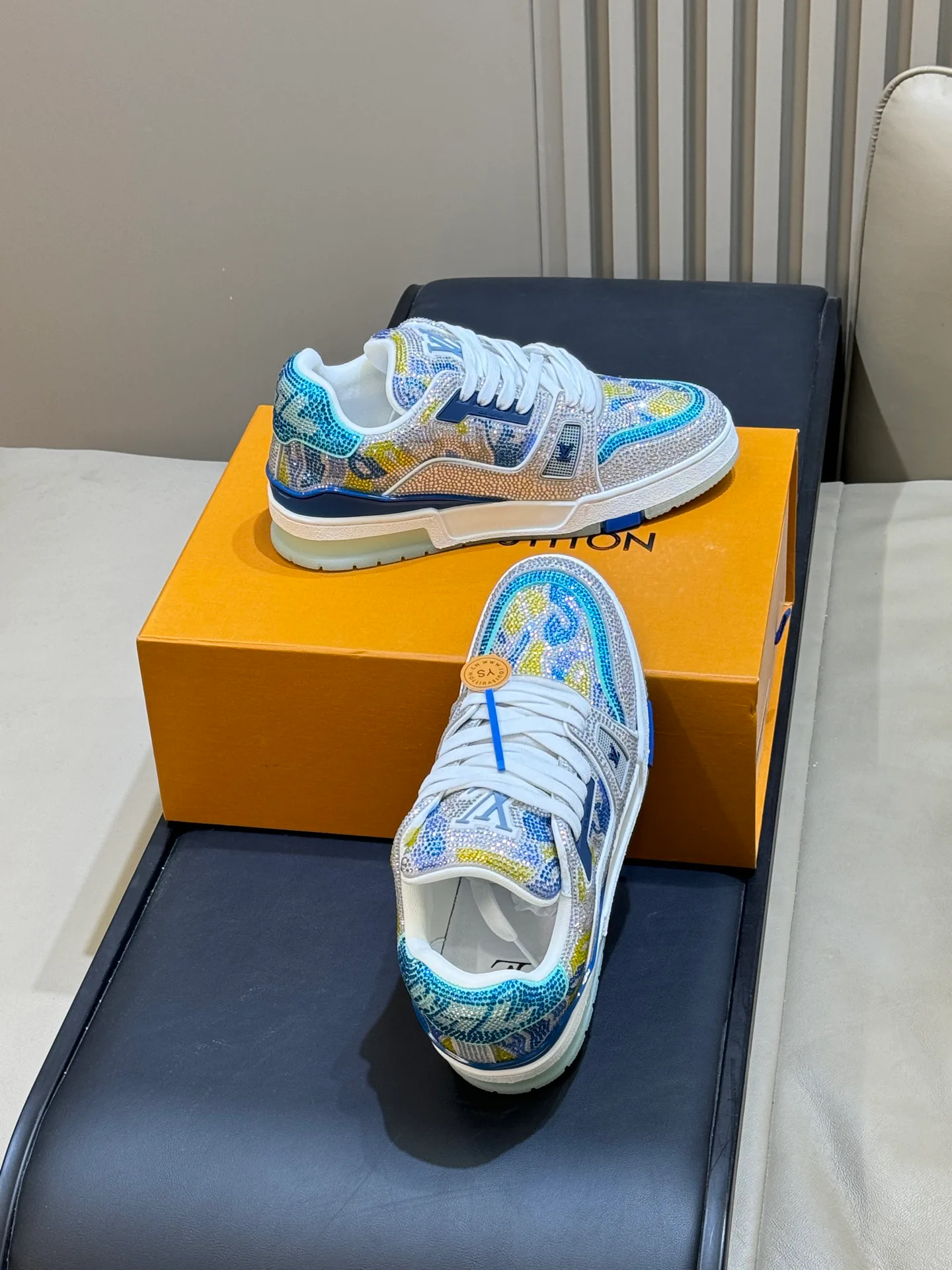 Women's Sneakers LOUIS VUITTON 18073565