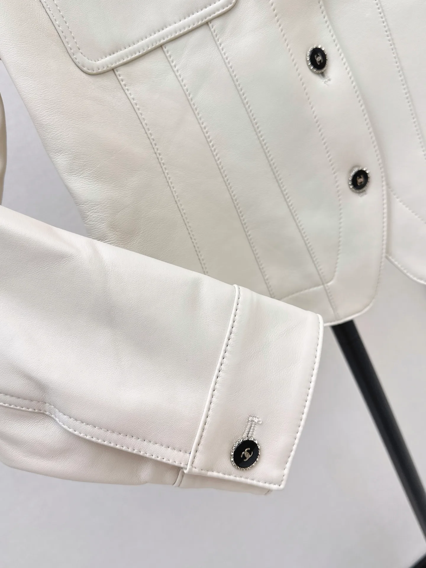 Women's Leather Jackets And Sheepskin Coats CHANEL 18173022