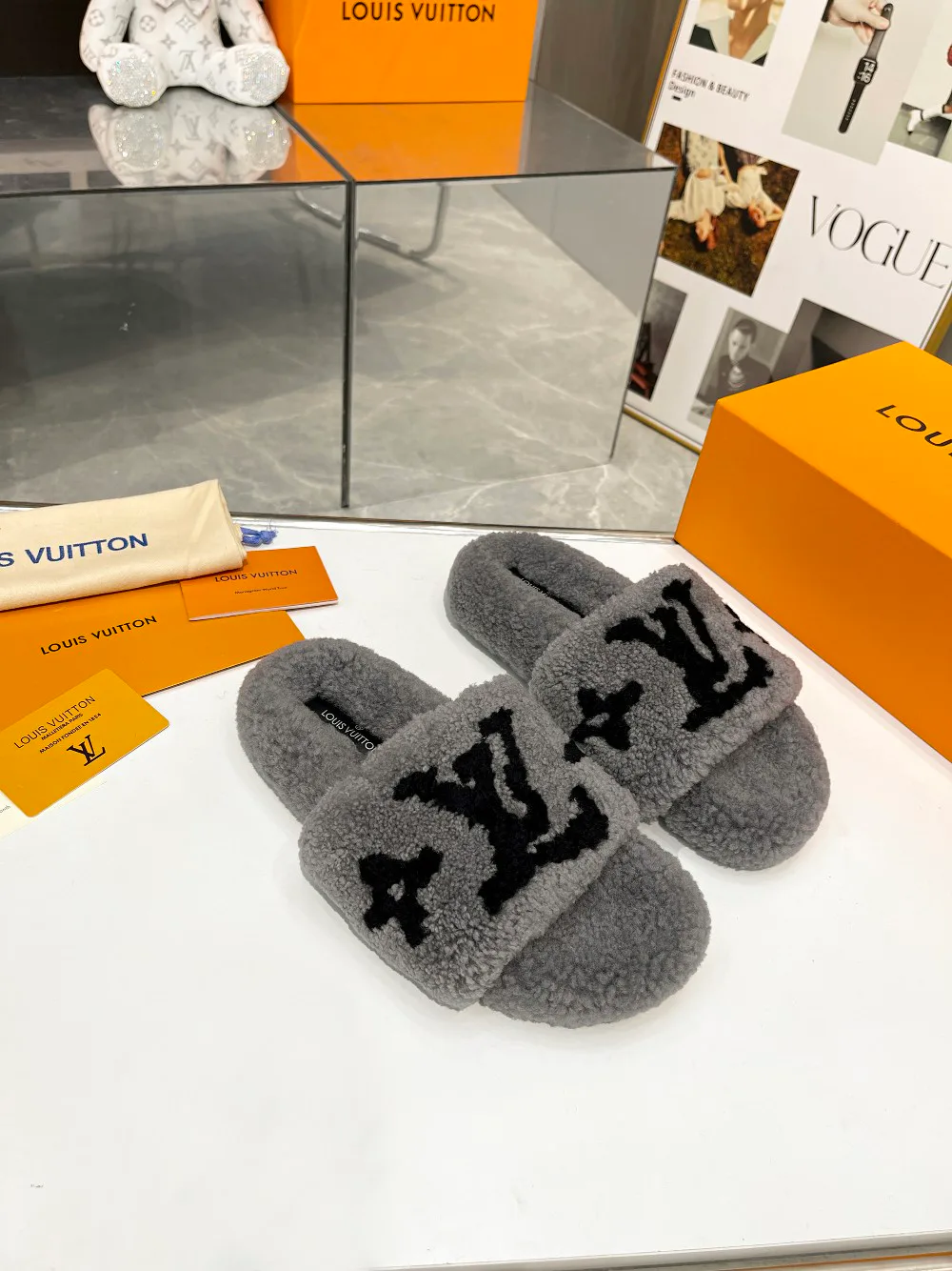 Women's Slippers LOUIS VUITTON 18366824