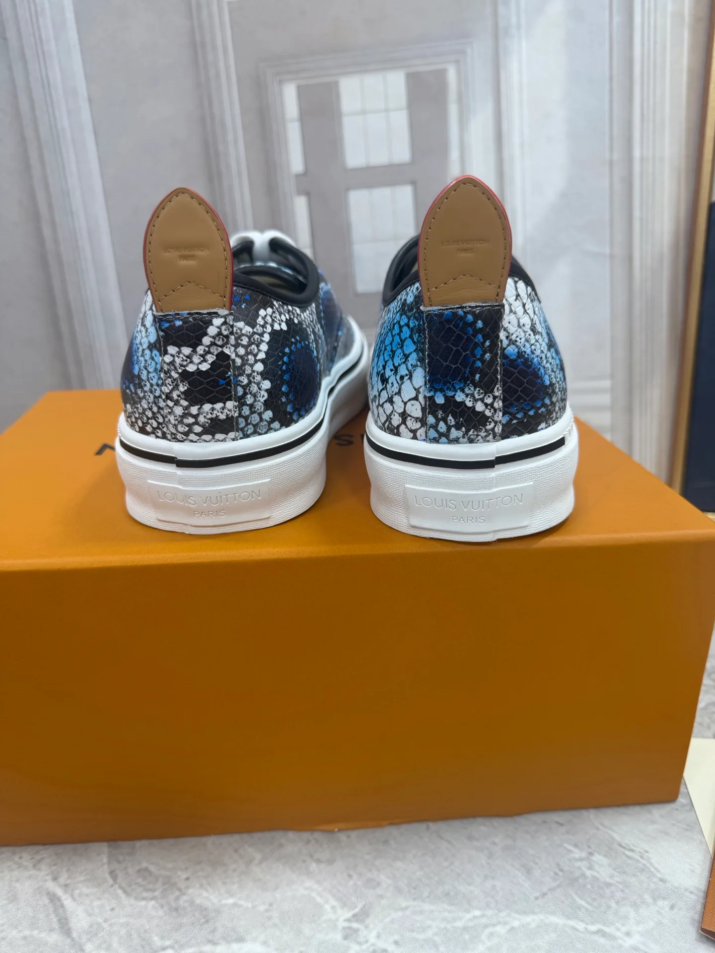 Men's Sneakers LOUIS VUITTON 18190060