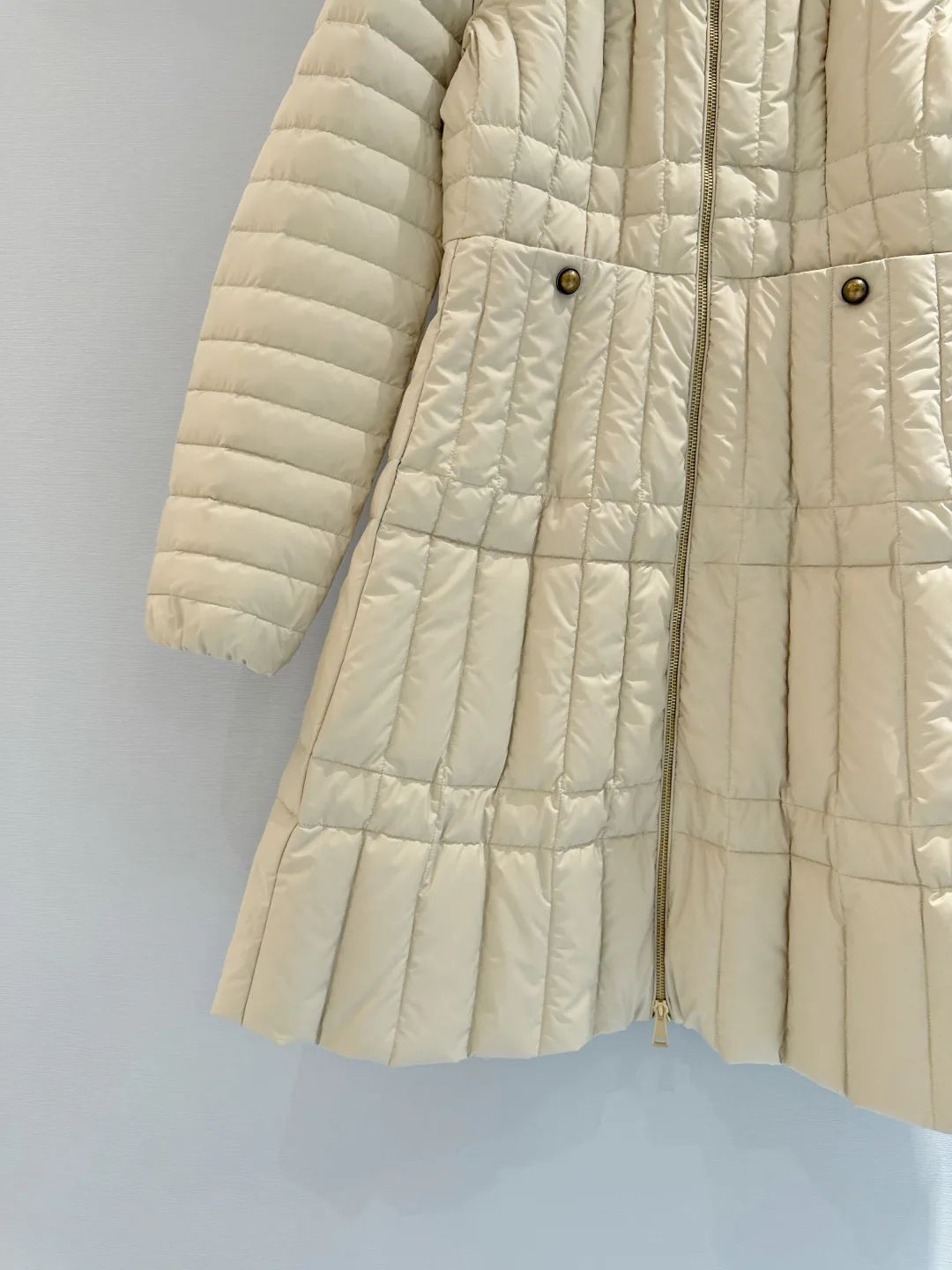 Women's Jackets And Down Jackets MONCLER 18440099