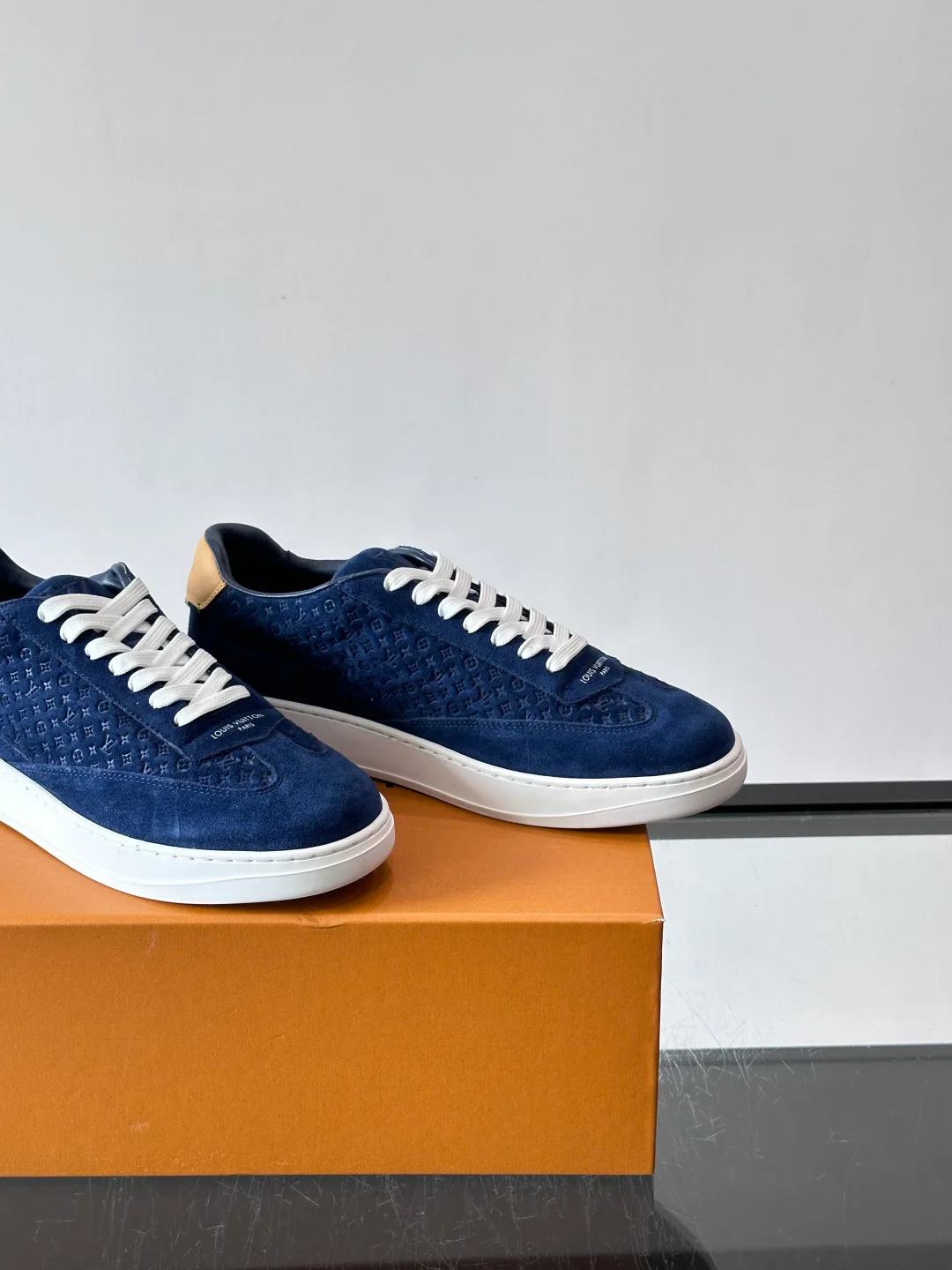 Women's Sneakers LOUIS VUITTON 17646126