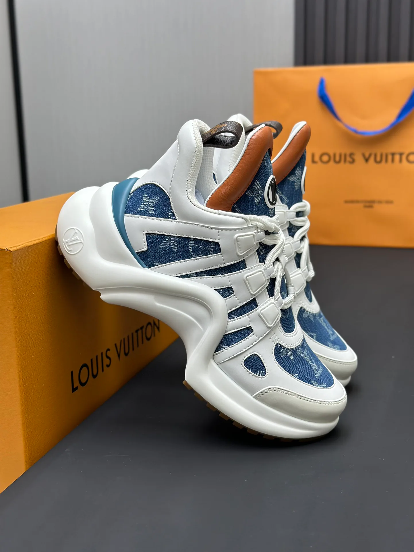 Women's Sneakers LOUIS VUITTON 18212002