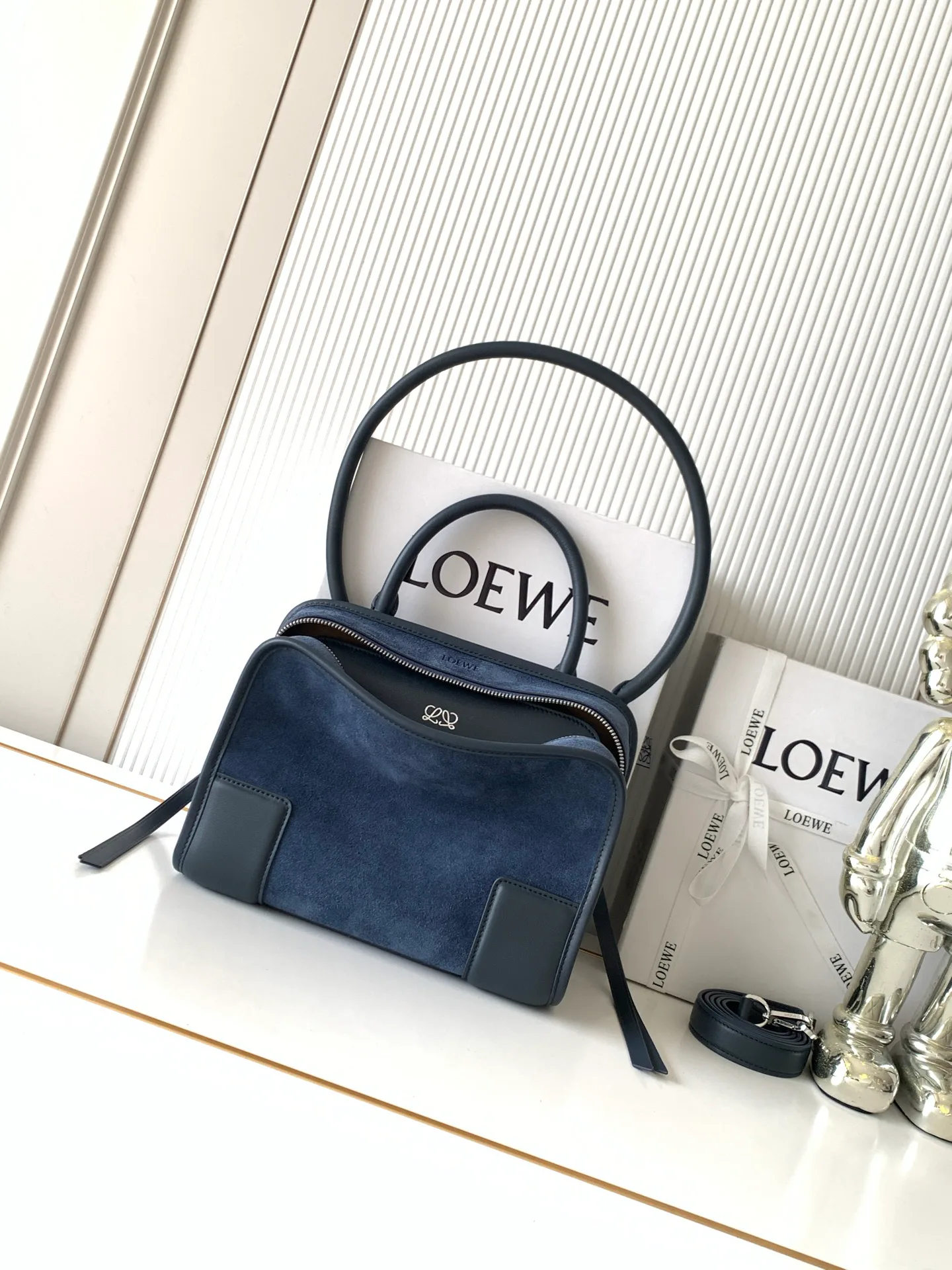 Women's Classic Handbags LOEWE 18004761
