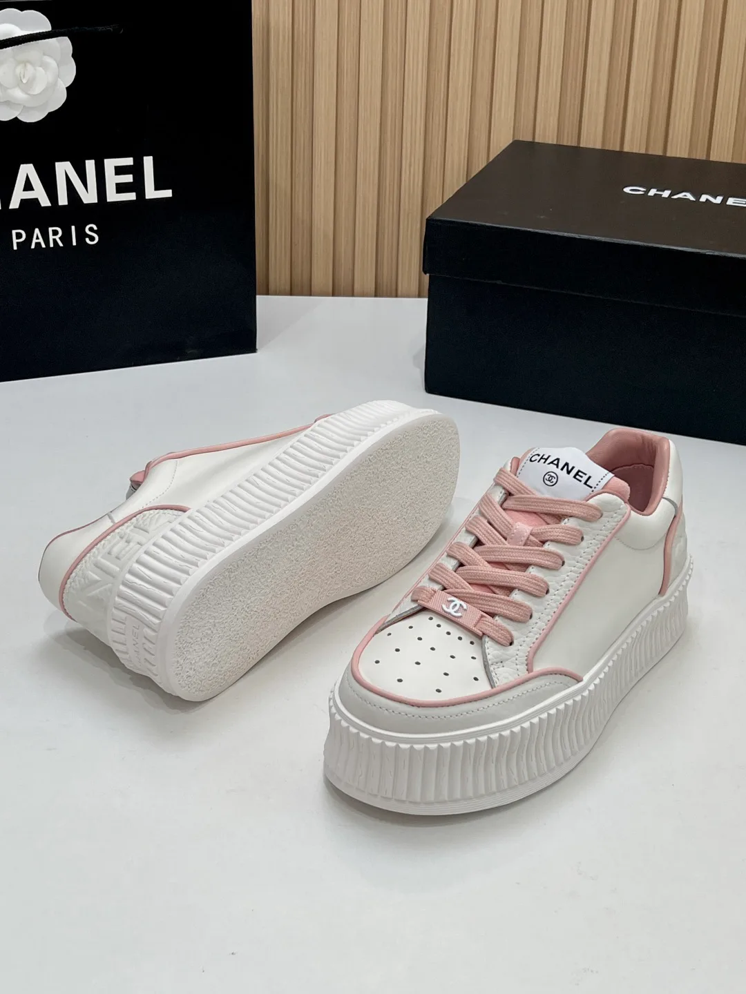 Women's Sneakers CHANEL 18367097