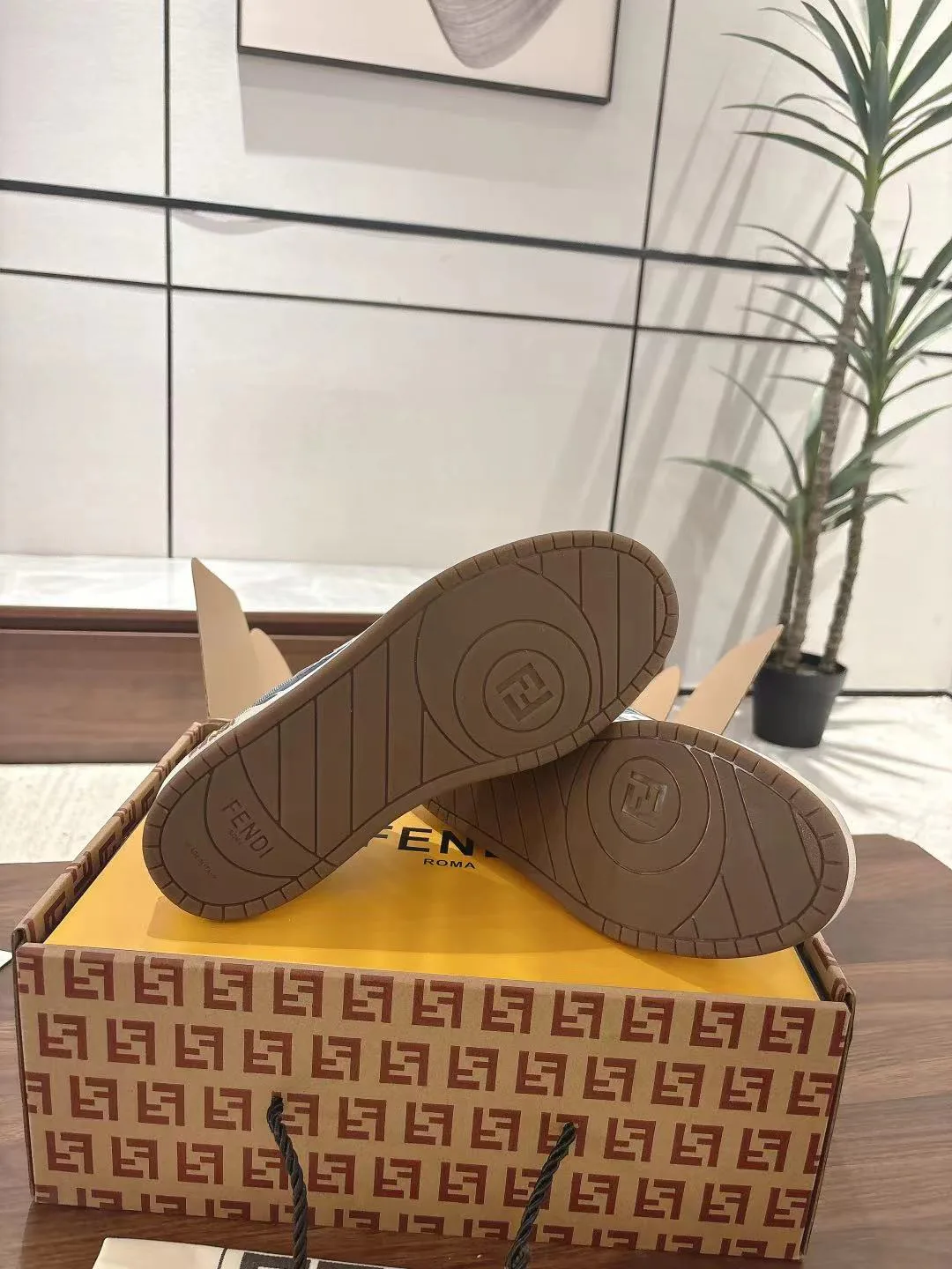 Women's Sneakers FENDI 18219521