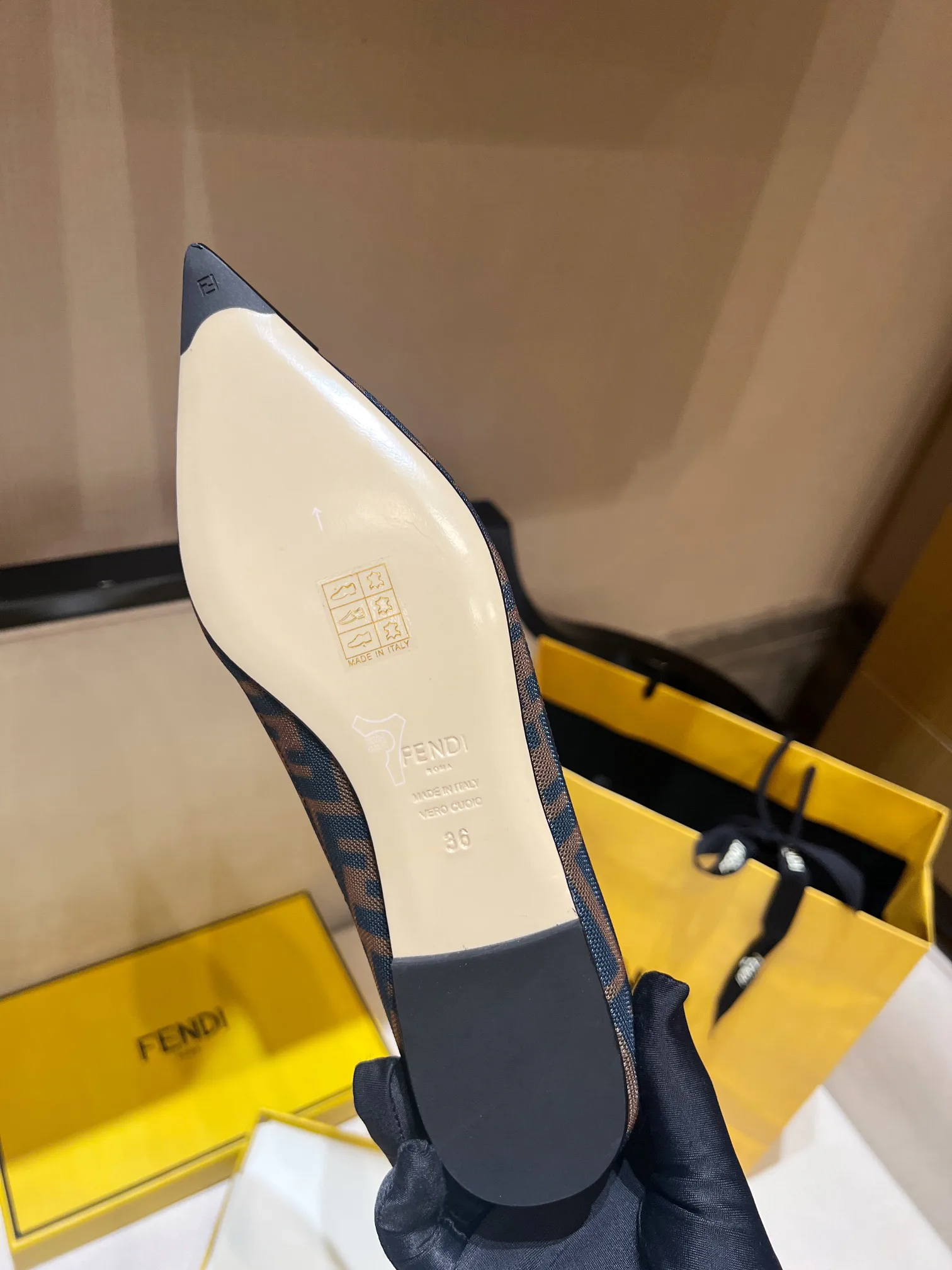 Women's Ballet Flats FENDI 17392020