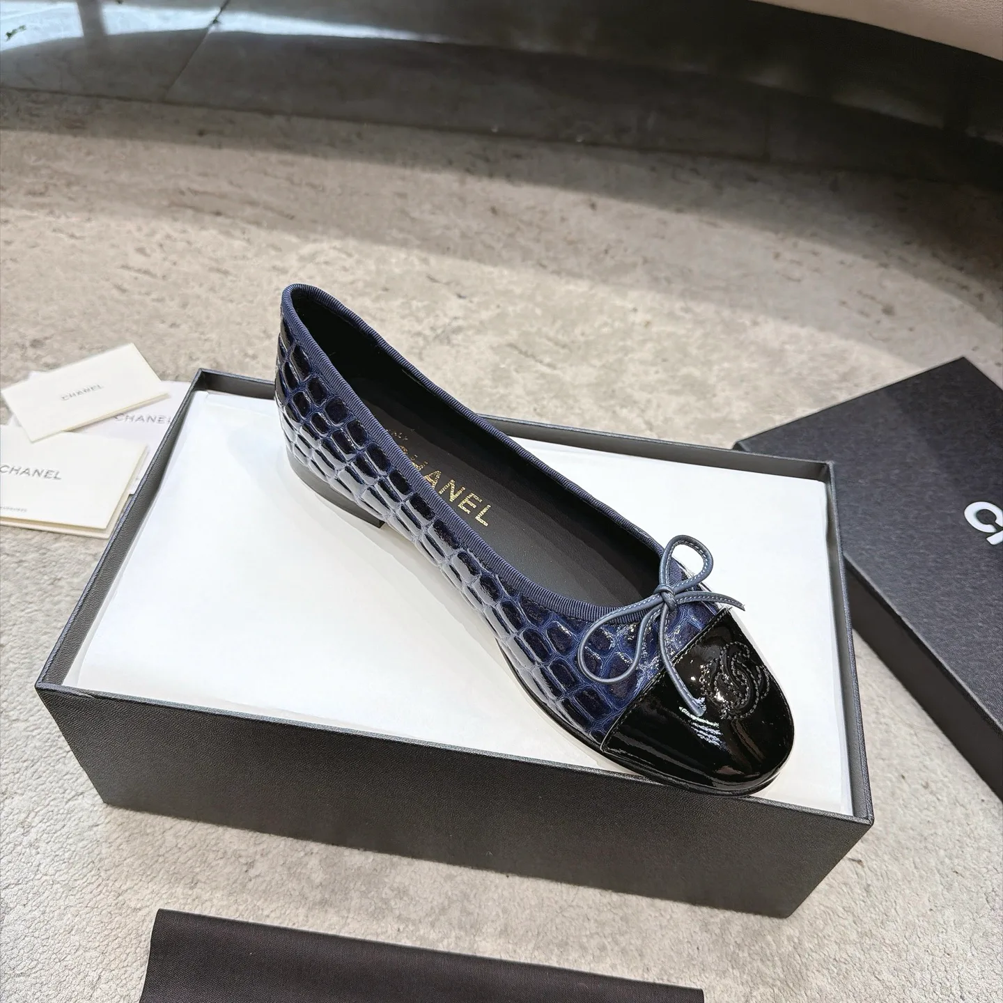 Women's Ballet Flats CHANEL 18323600