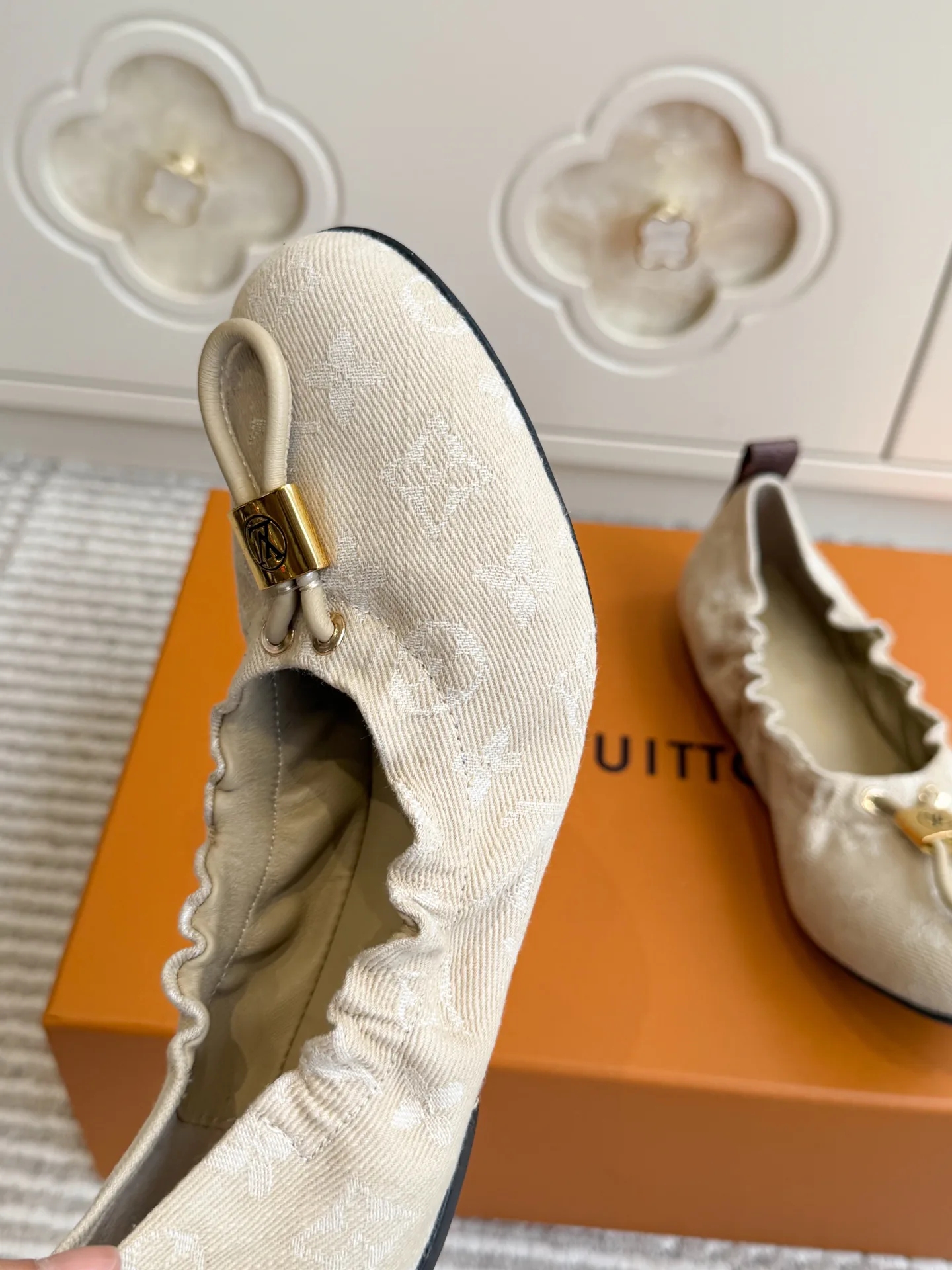 Women's Ballet Flats LOUIS VUITTON 18414280