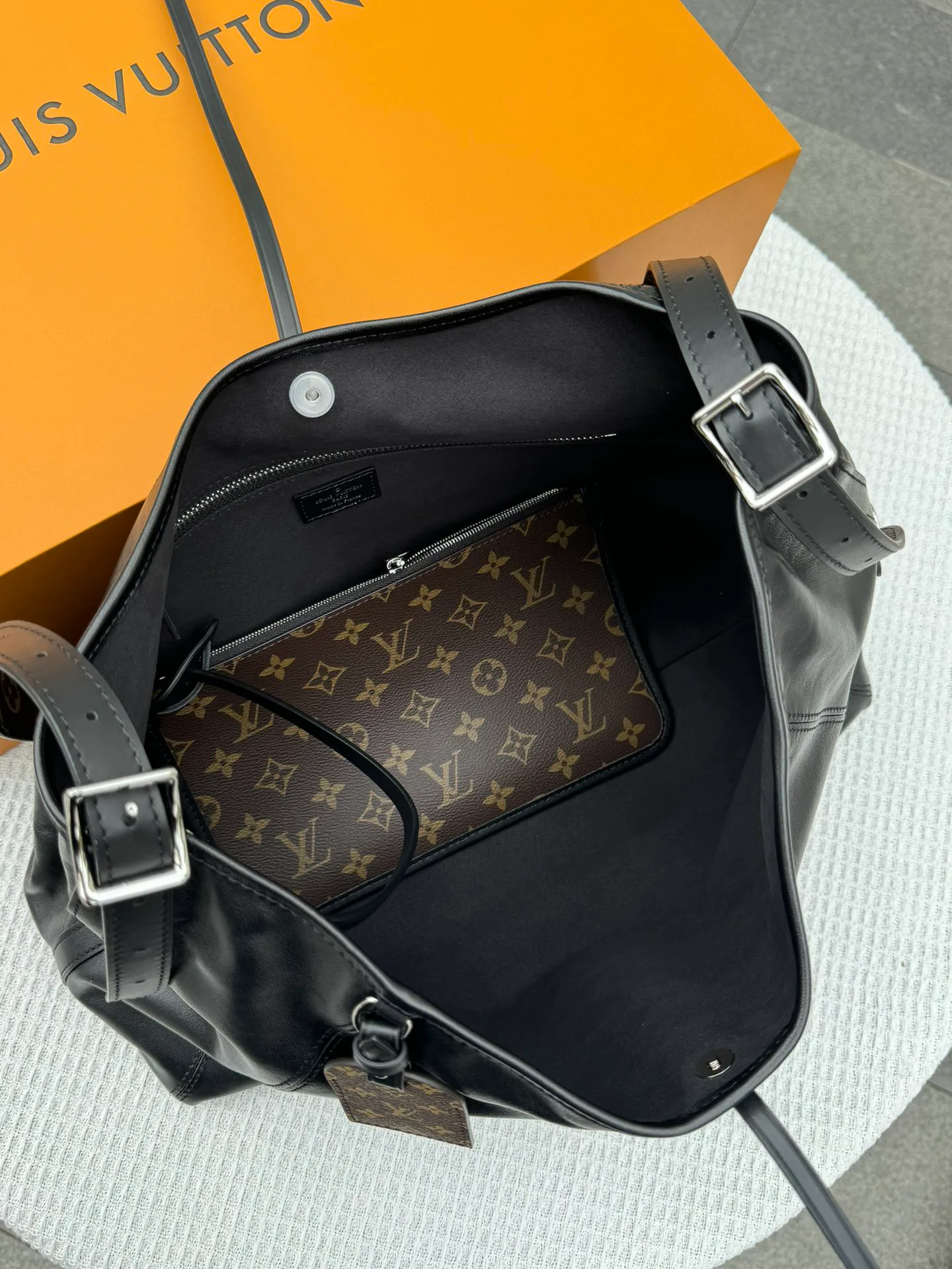 Women's Classic Handbags LOUIS VUITTON 18376379
