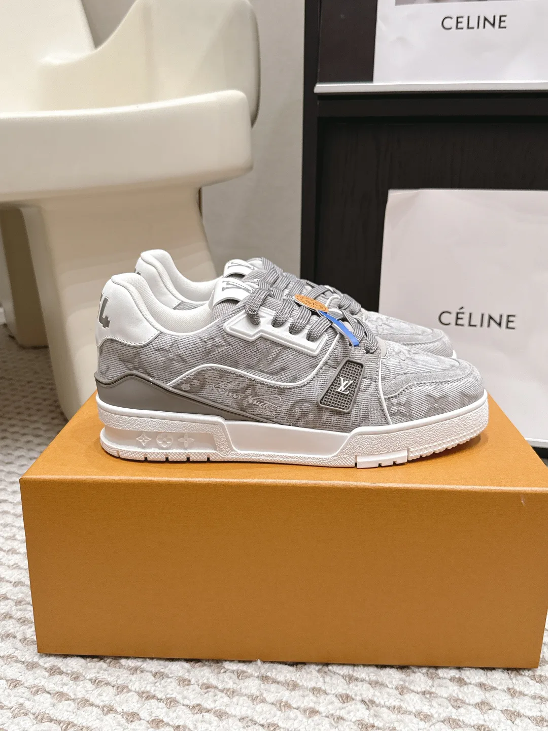 Women's Sneakers LOUIS VUITTON 17657683