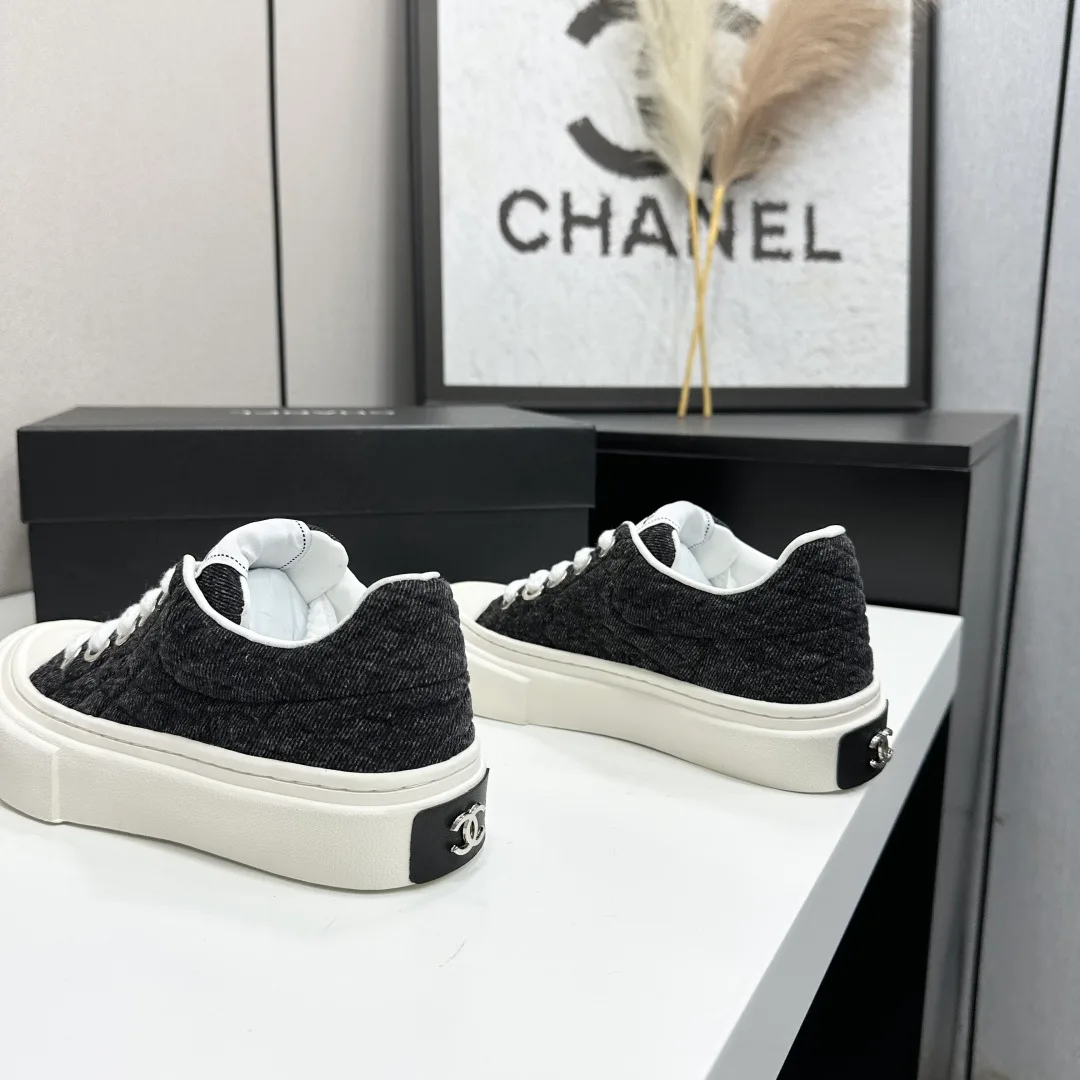 Women's Sneakers CHANEL 17825113