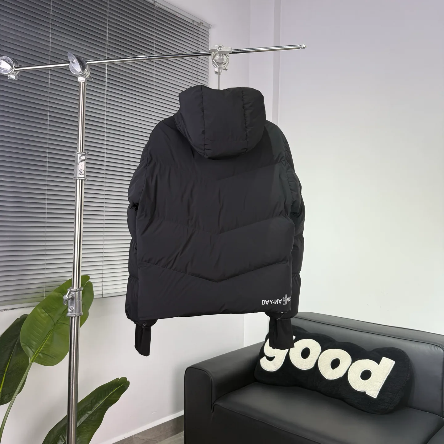 Women's Jackets And Down Jackets MONCLER 18415689