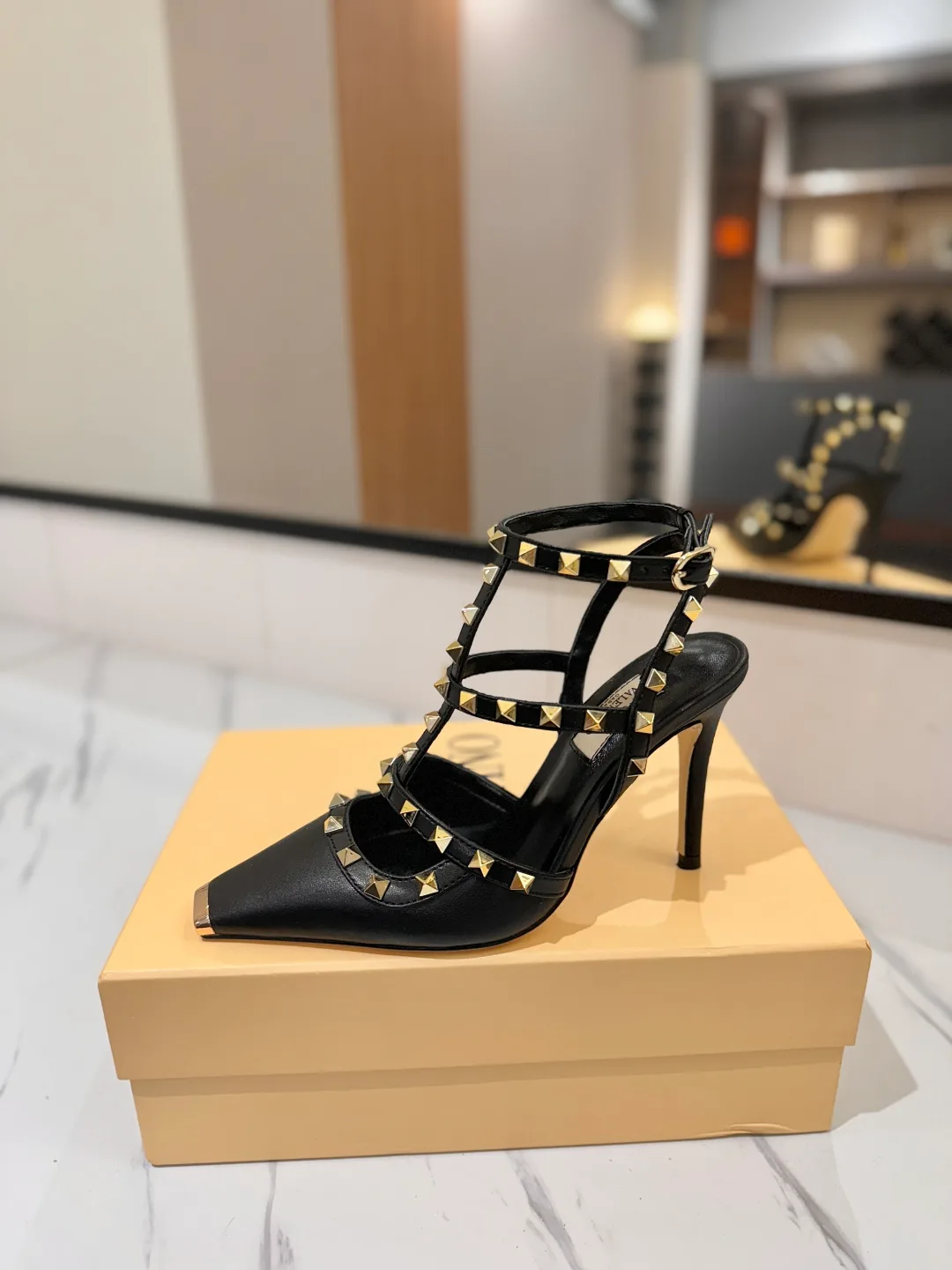 Women's Open-Toe Sandals VALENTINO 17366654