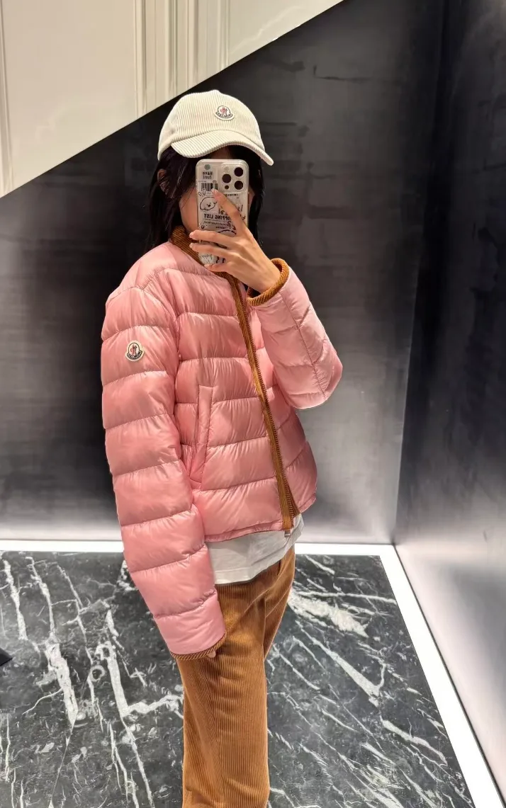 Women's Jackets And Down Jackets MONCLER 18542656