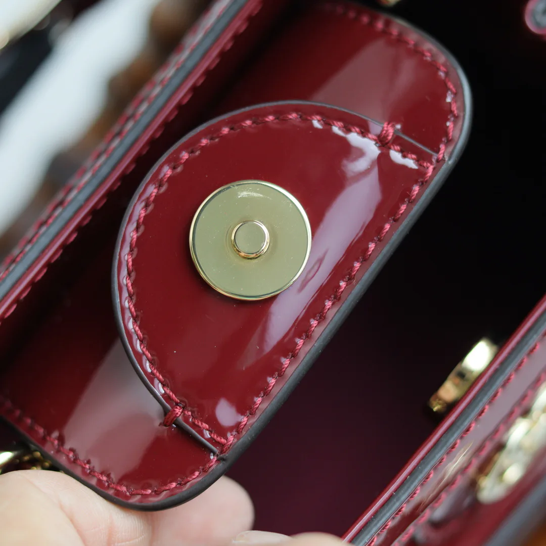 Women's Classic Handbags GUCCI 17851313