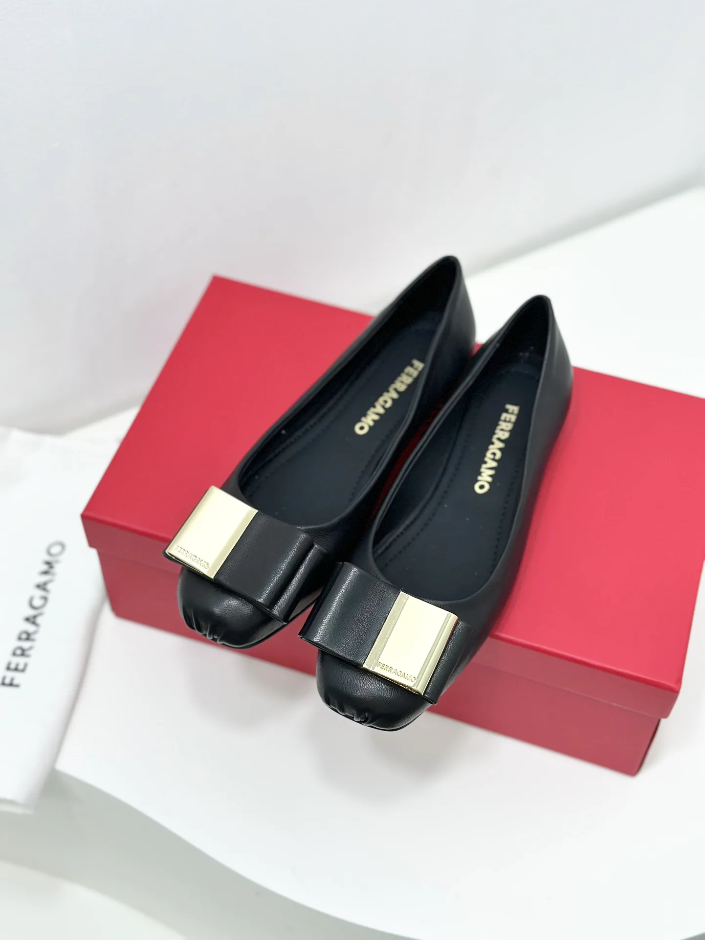 Women's Ballet Flats SALVATORE FERRAGAMO 18531859
