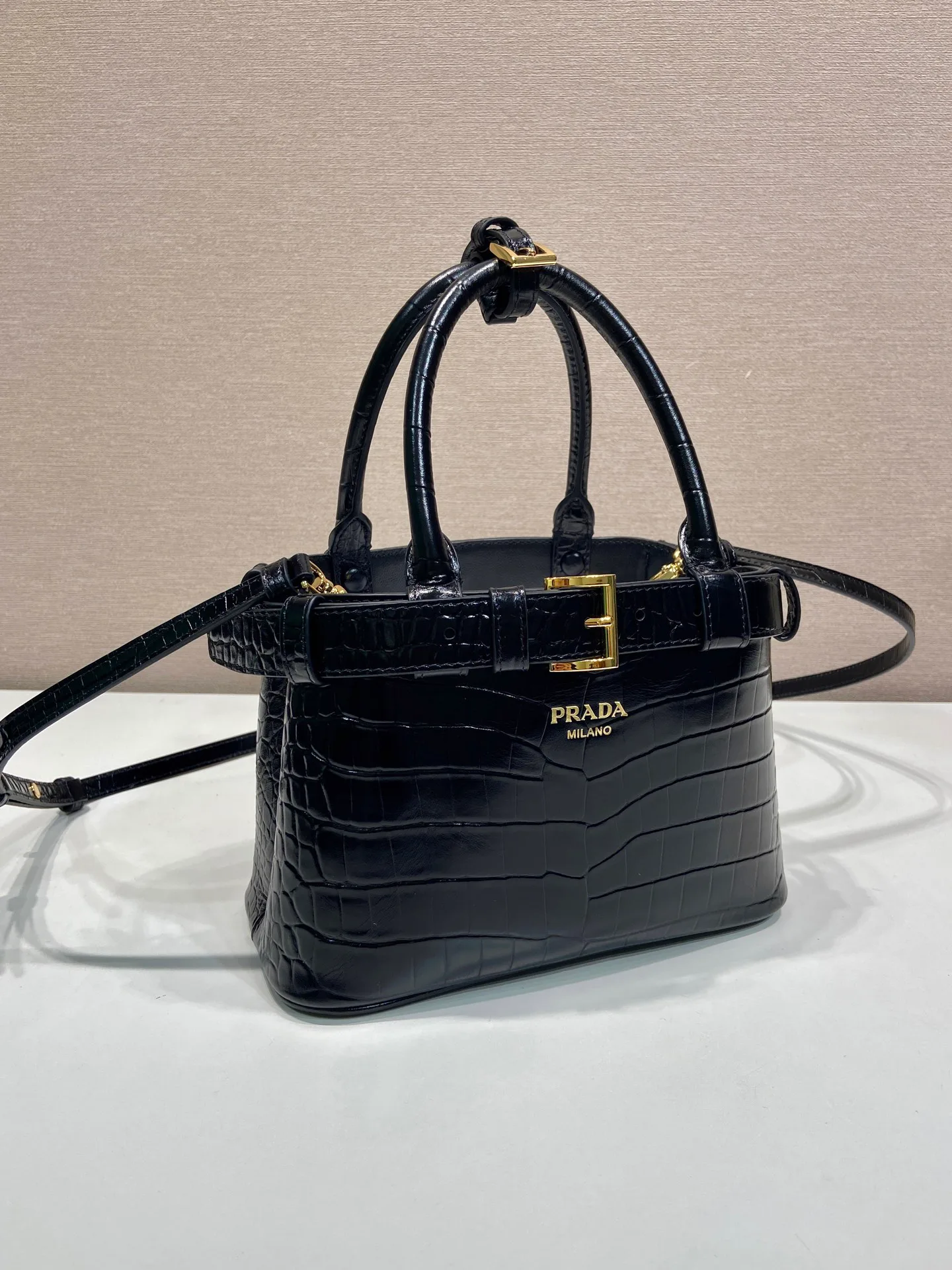 Классические Сумки Женские Prada 18640298